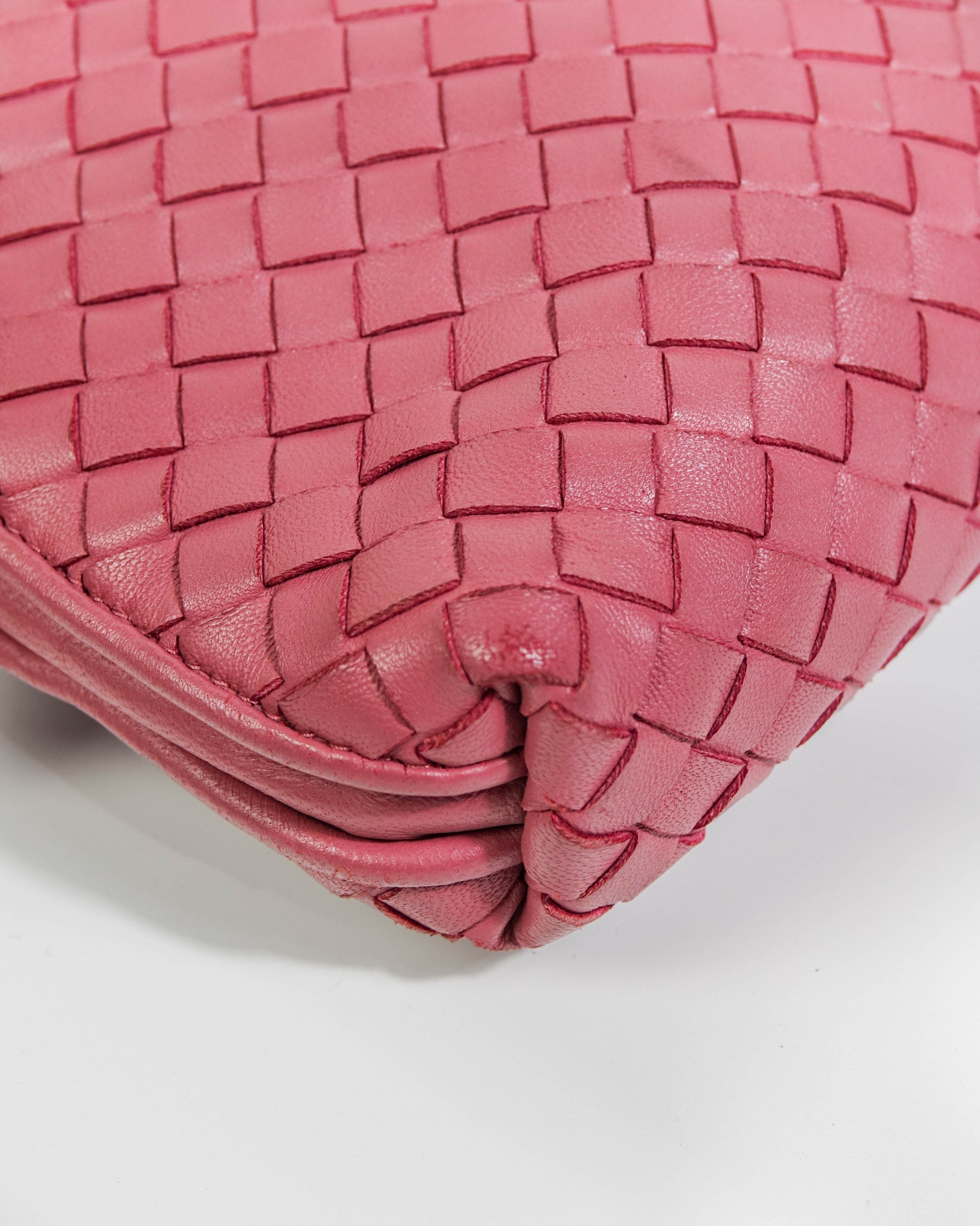 Sac Nodini Bottega Veneta en cuir Intrecciato - rose Lola Collective
