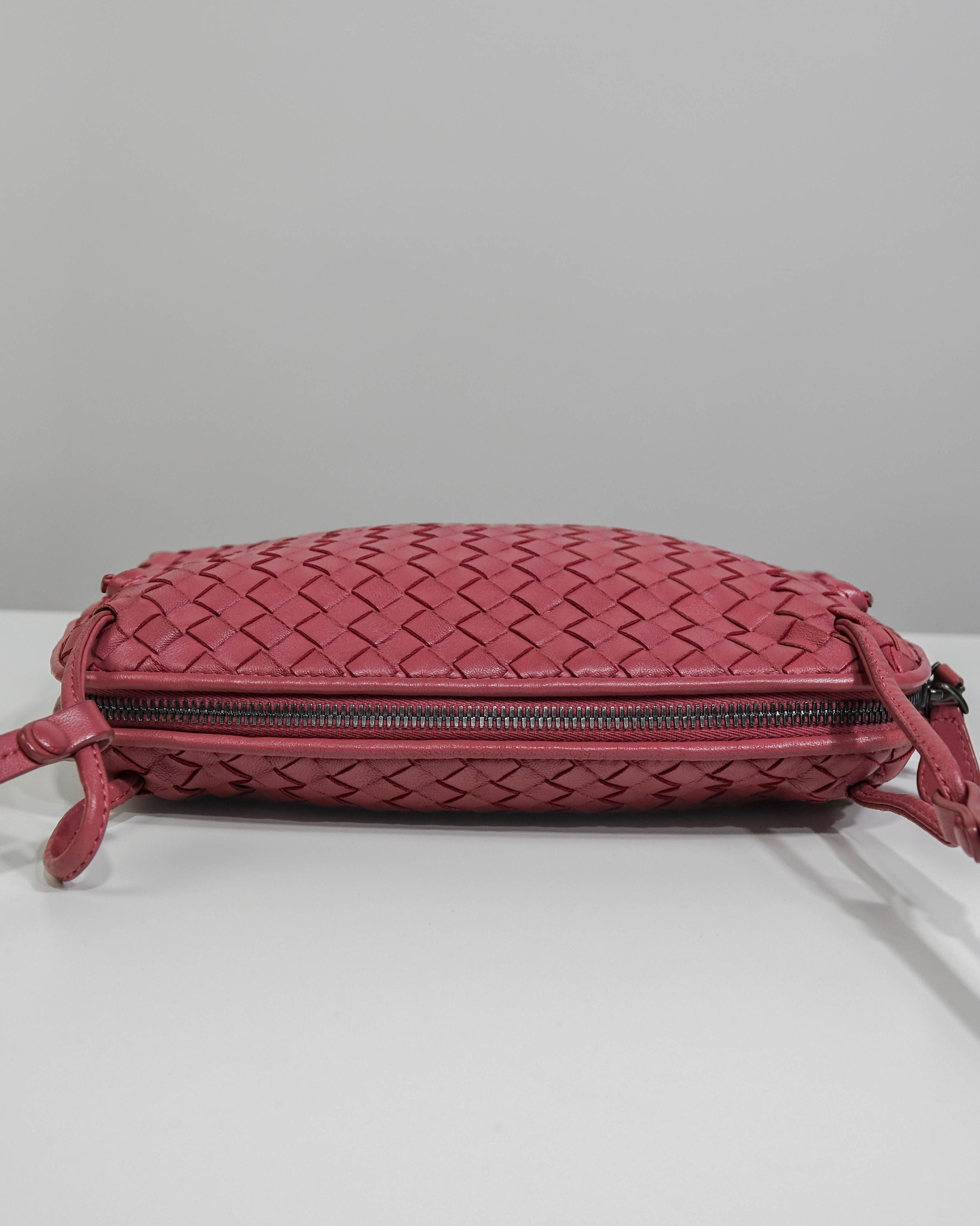 Sac Nodini Bottega Veneta en cuir Intrecciato - rose Lola Collective