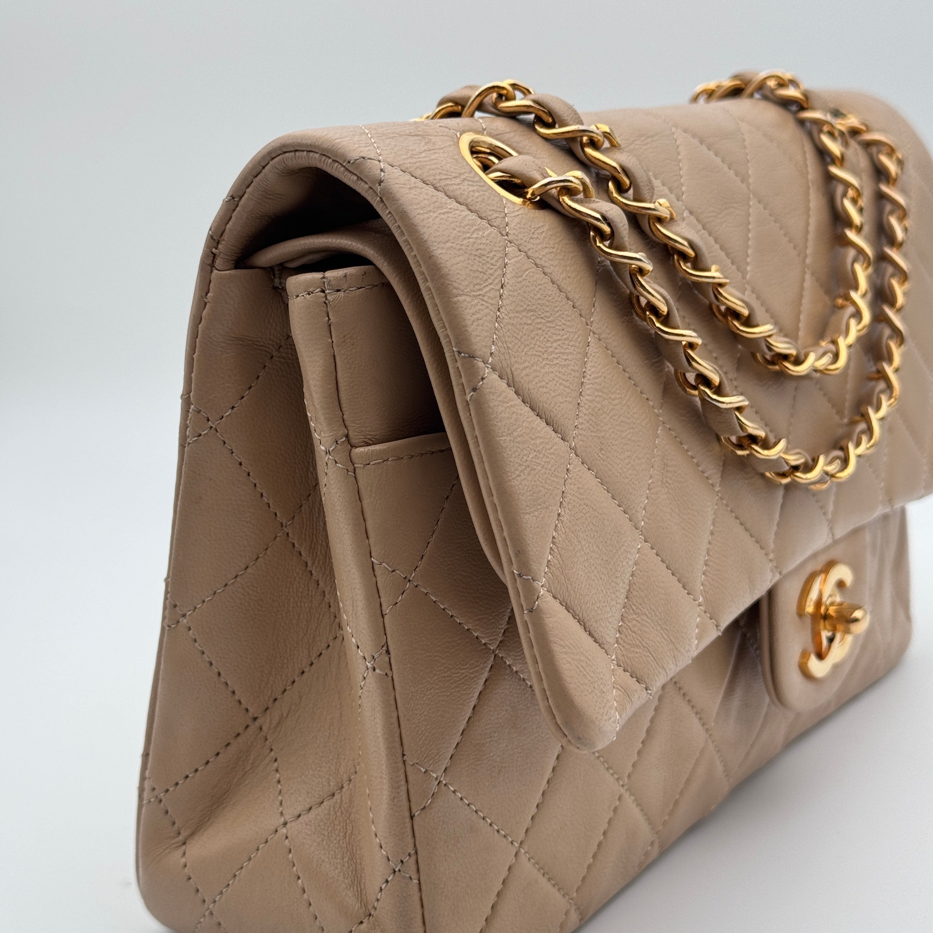 Classic timeless medium double flap - Chanel Lola Collective