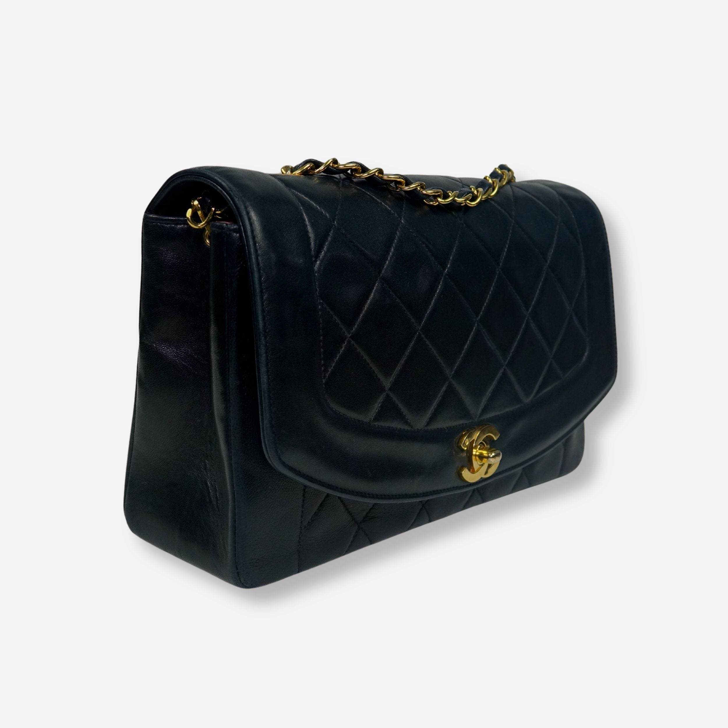 CLASSIC DIANA MEDIUM - CHANEL Lola Collective