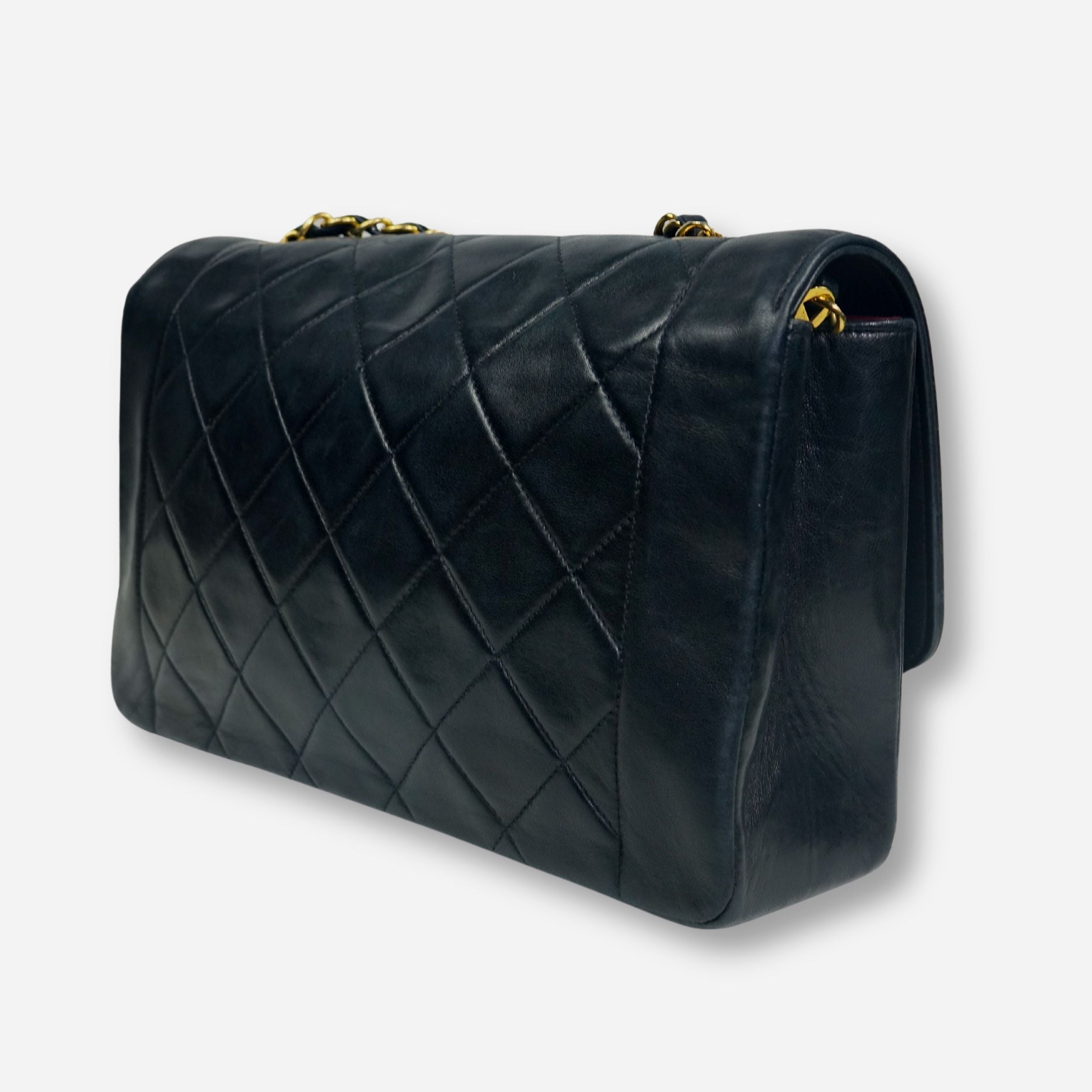 CLASSIC DIANA MEDIUM - CHANEL Lola Collective