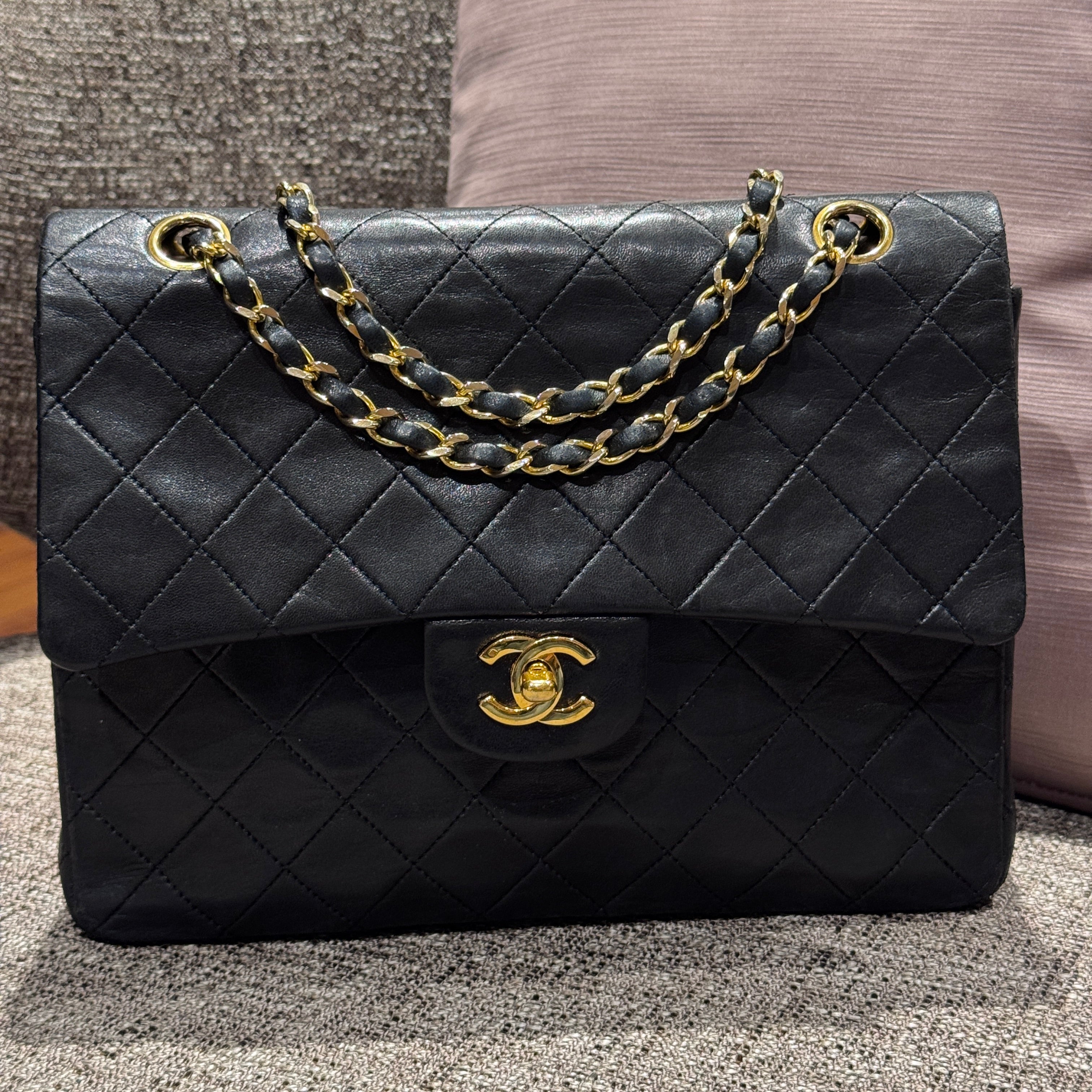 Classic Medium square double flap - Chanel Lola Collective