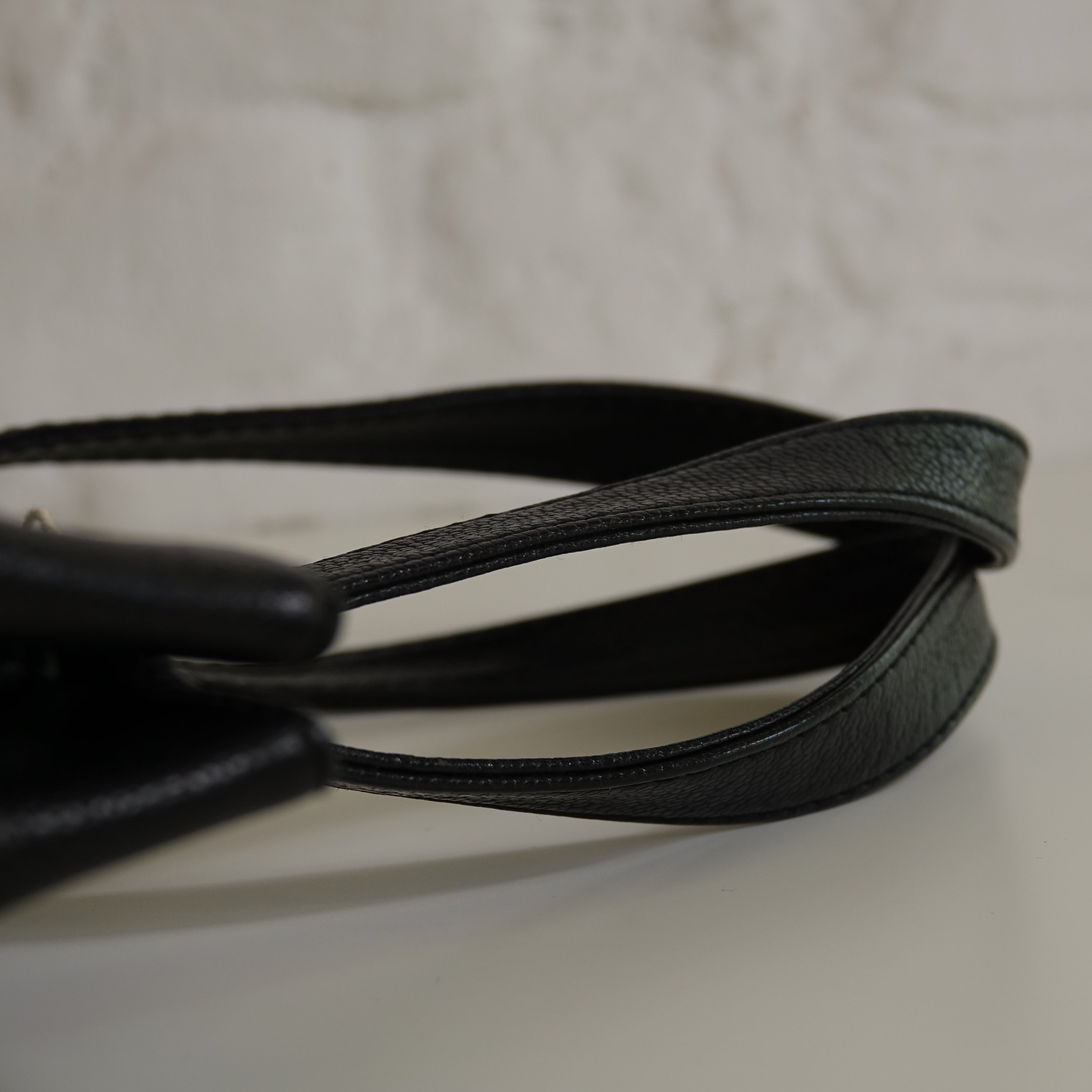 Chanel Sac cabas cuir caviar noir Lola collective
