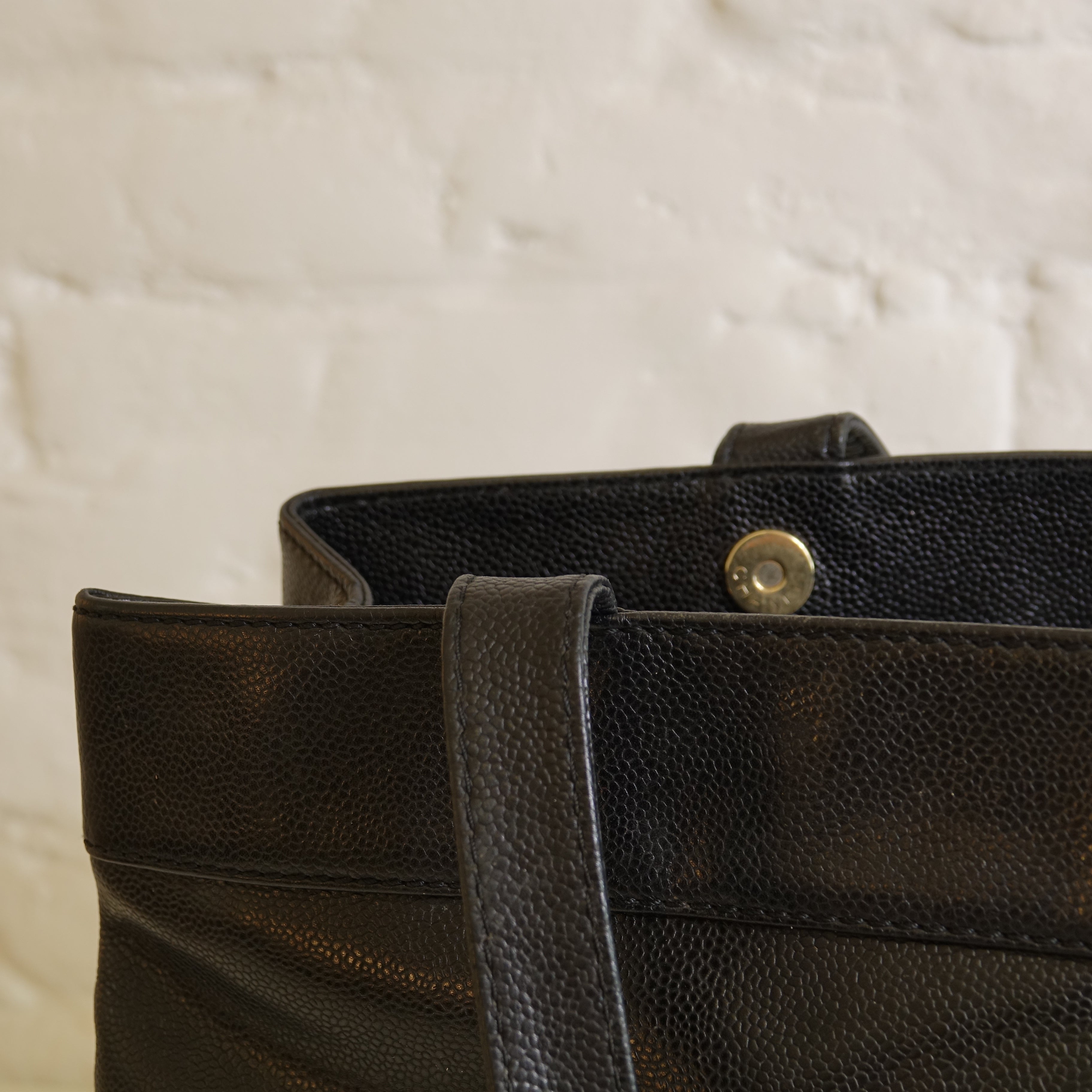 Chanel Sac cabas cuir caviar noir Lola collective