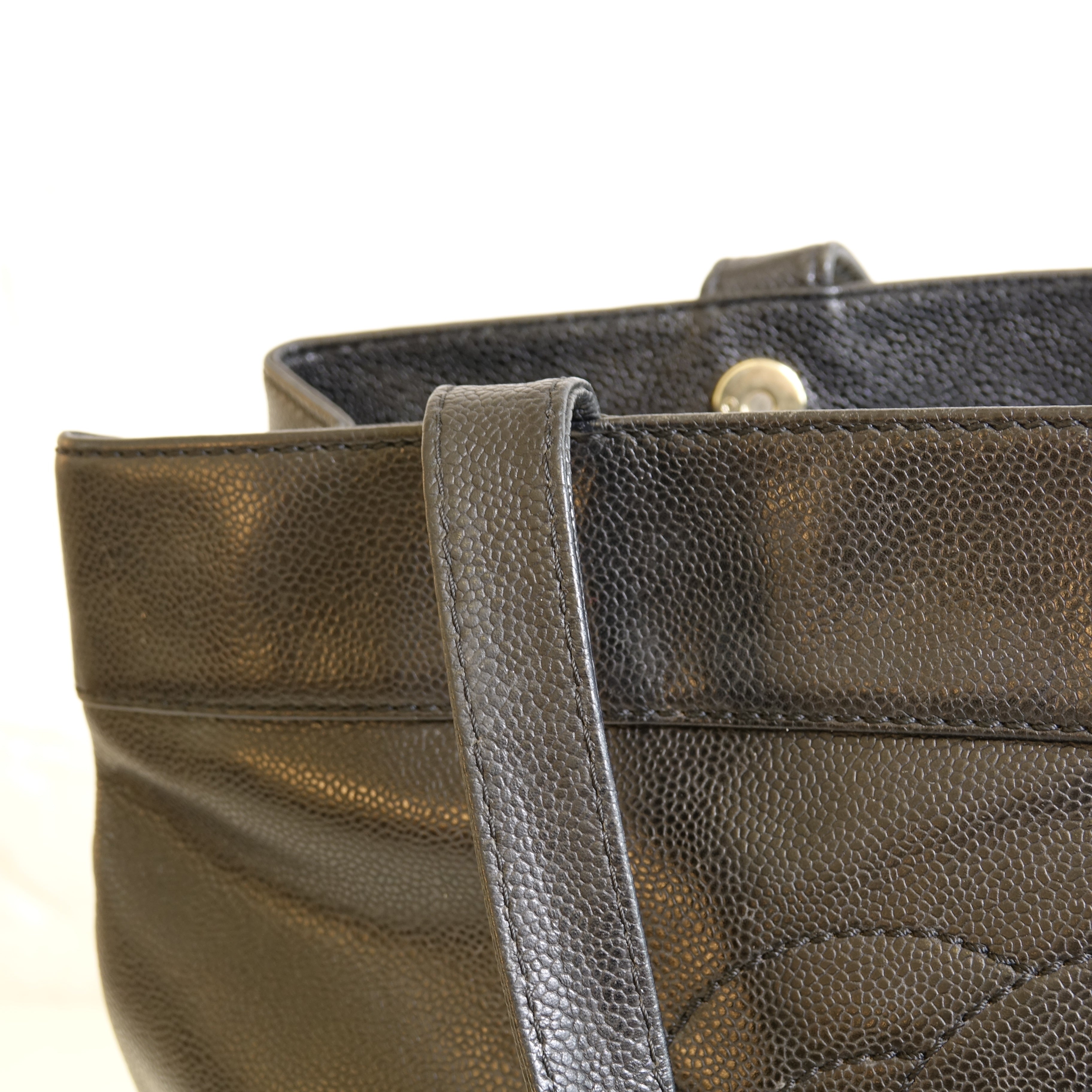Chanel Sac cabas cuir caviar noir Lola collective