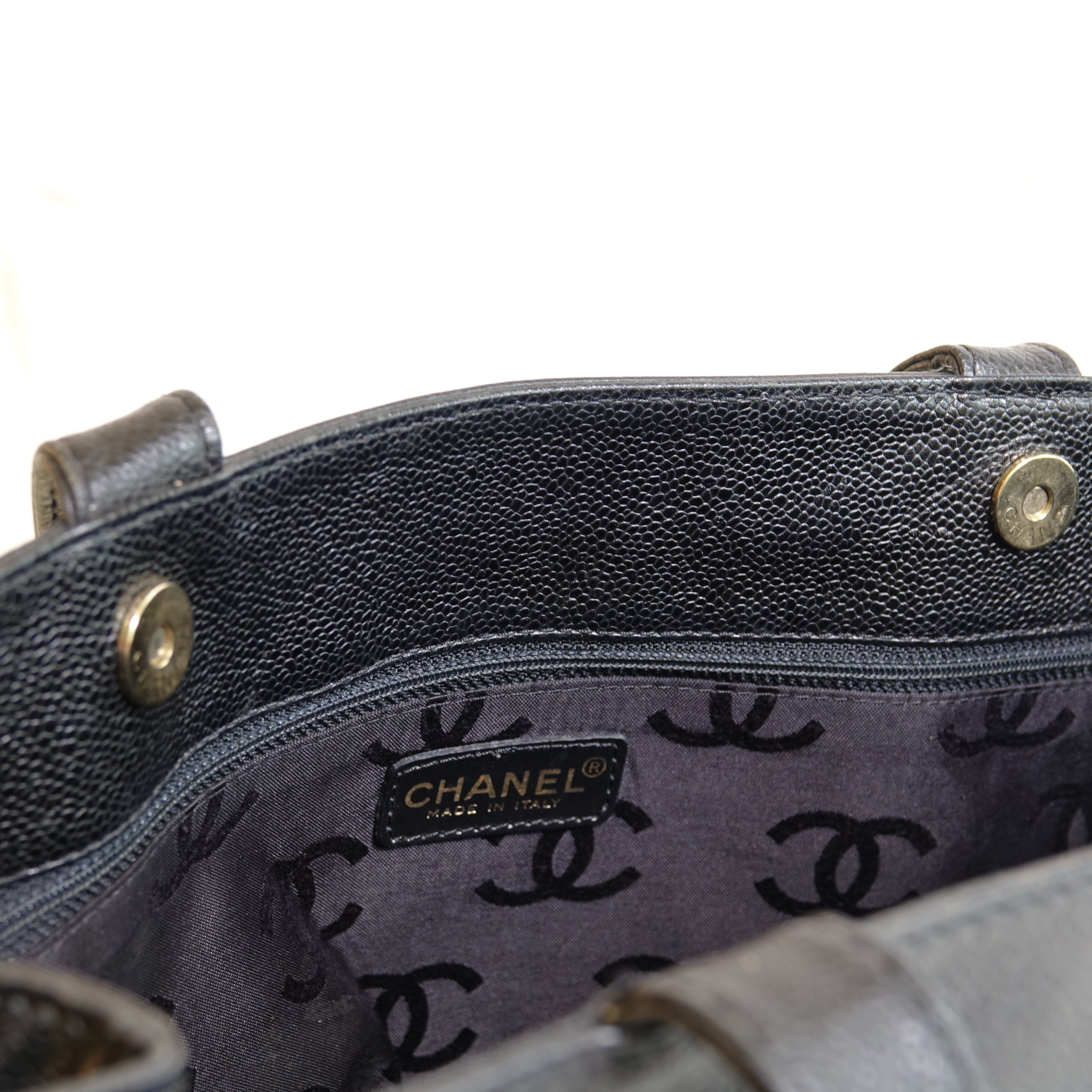 Chanel Sac cabas cuir caviar noir Lola collective