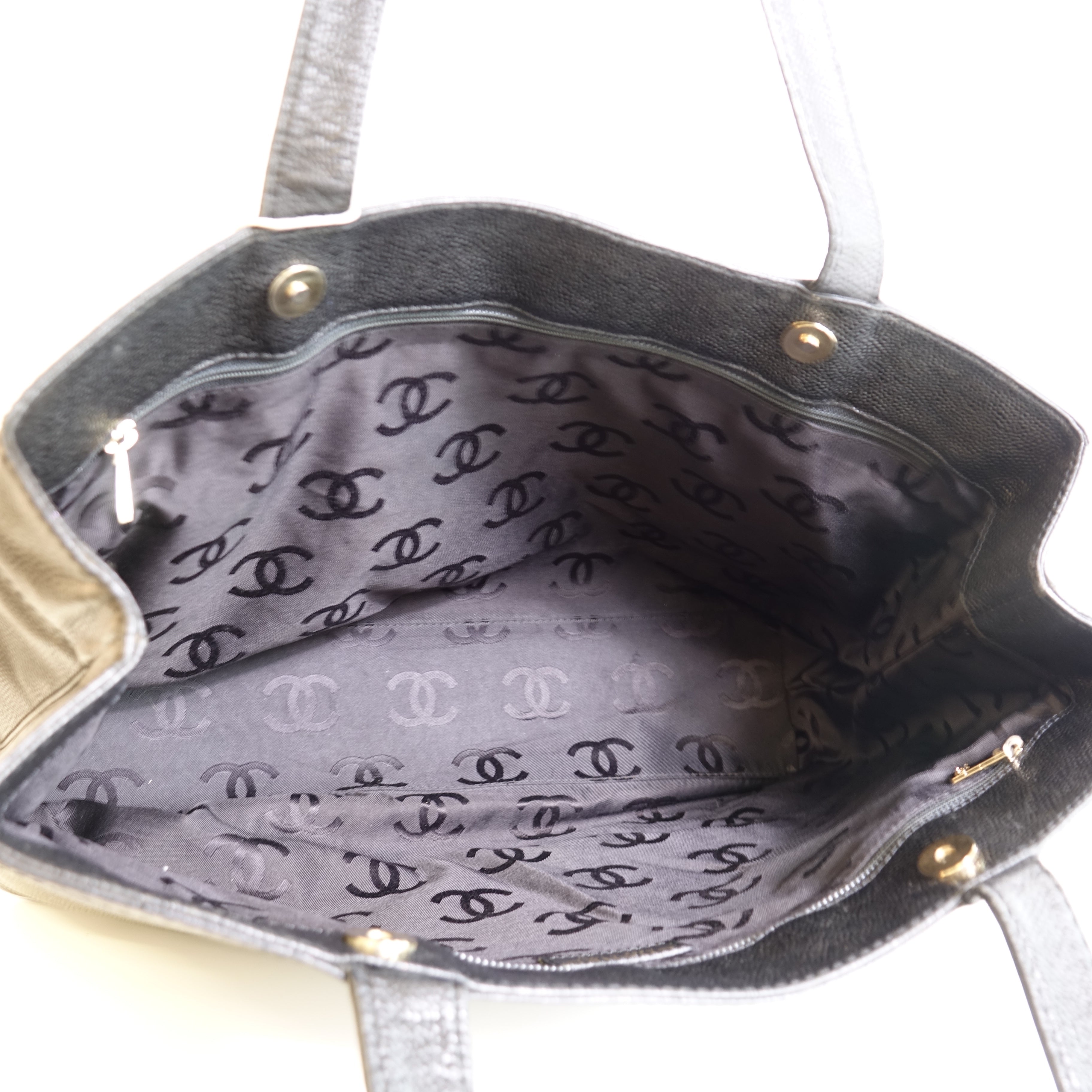 Chanel Sac cabas cuir caviar noir Lola collective