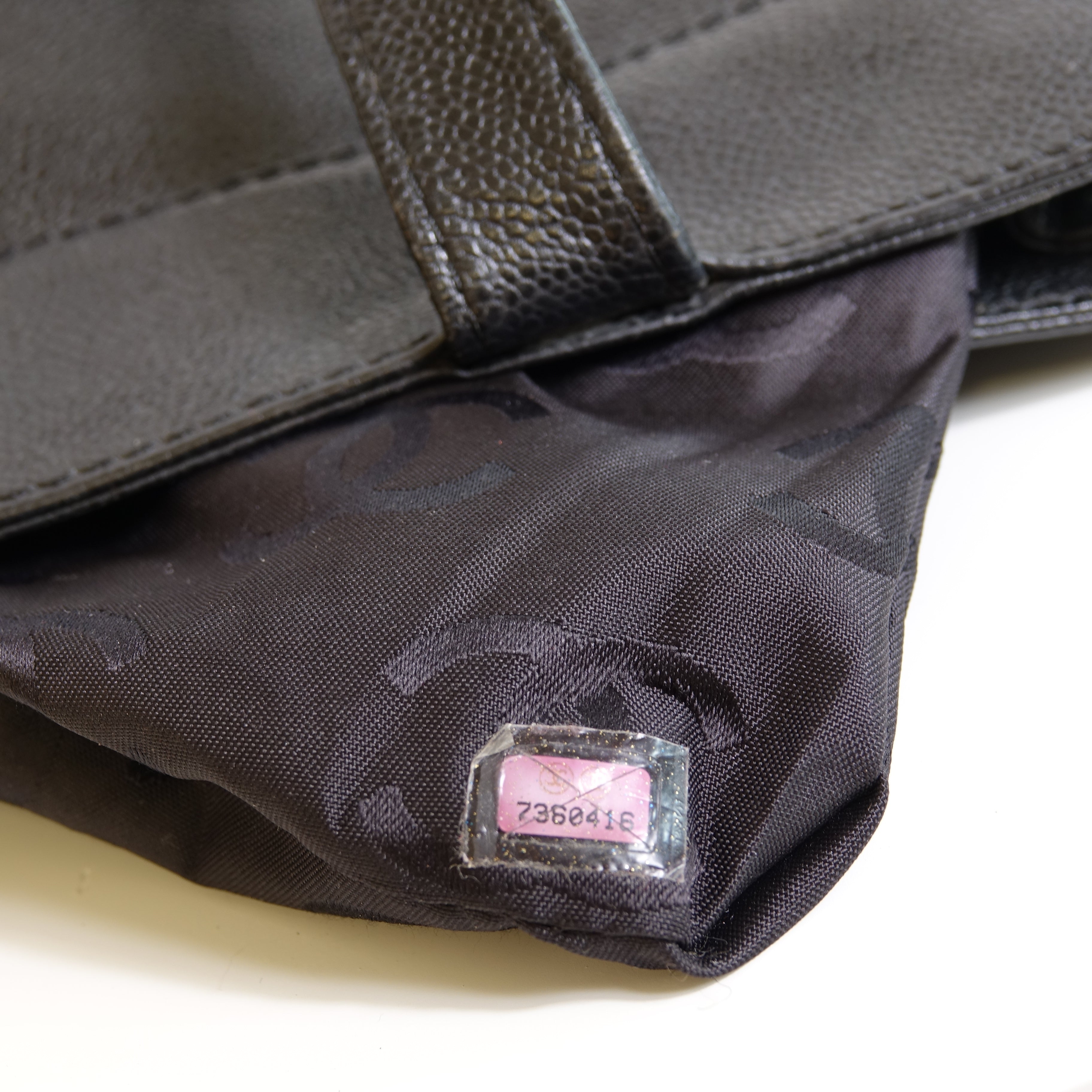 Chanel Sac cabas cuir caviar noir Lola collective