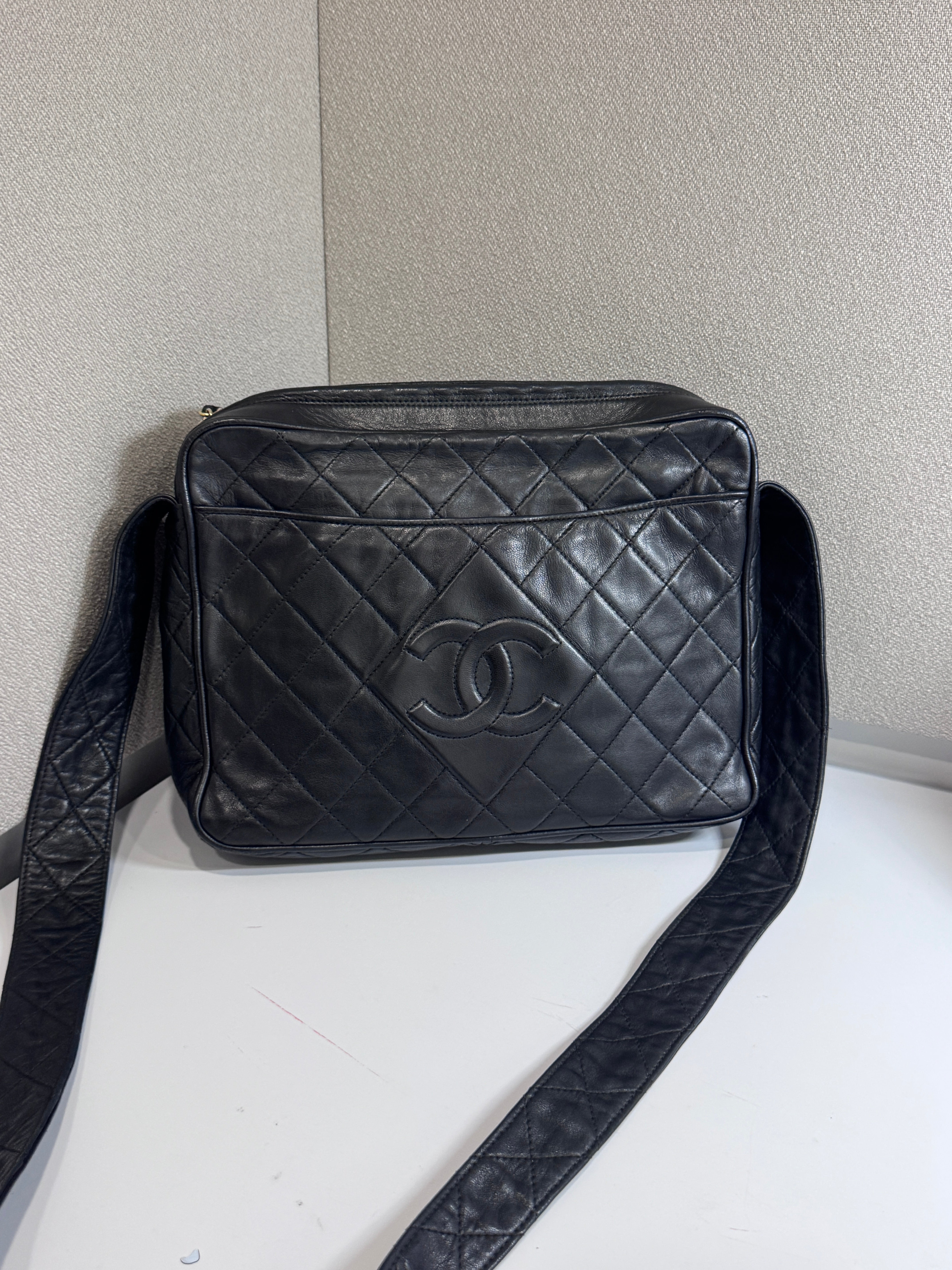 AG0326-32 Chanel Camera bag agneau noir bandoulière large Lola Collective