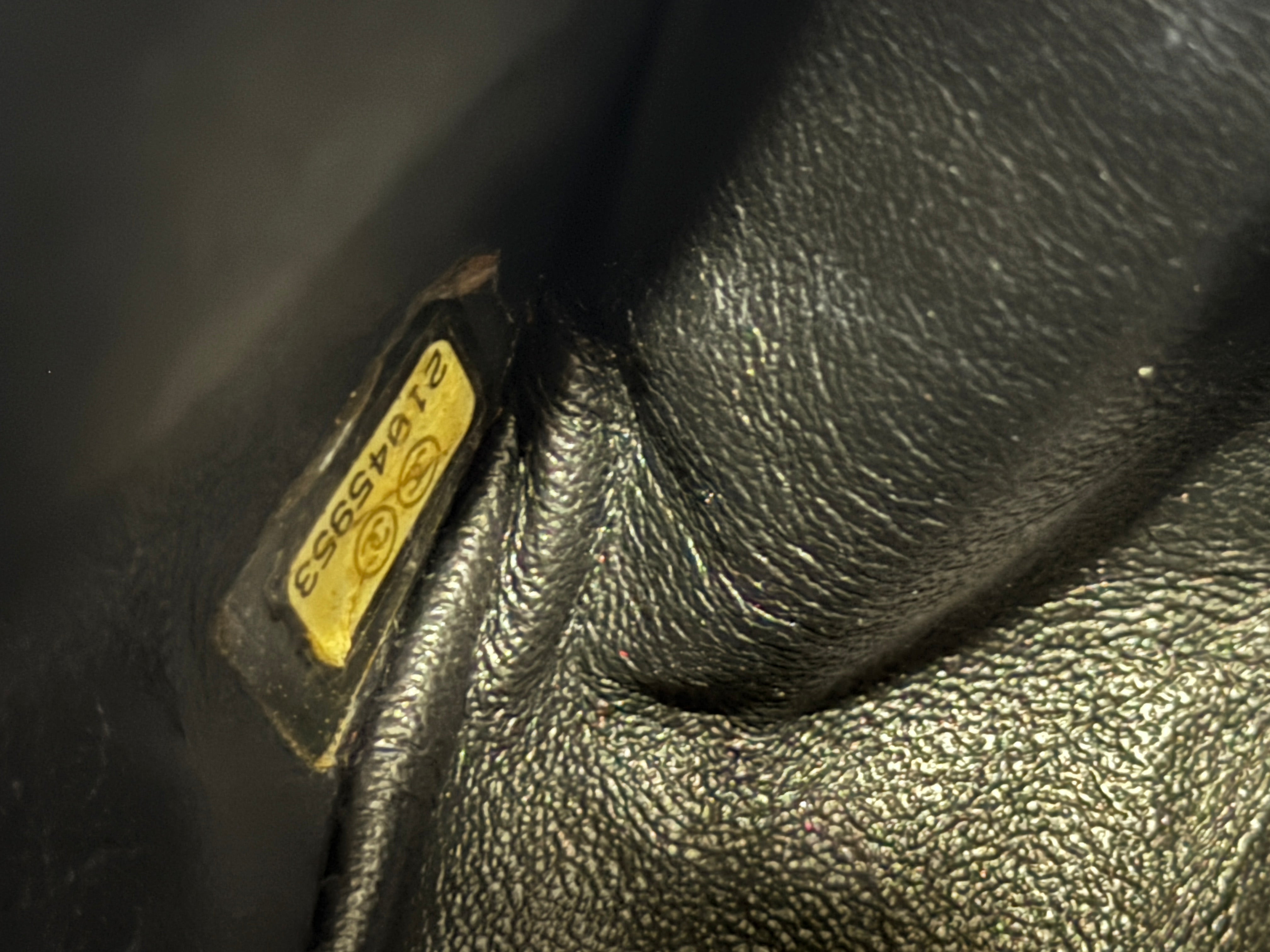 AG0326-33 Chanel Classic chevron medium agneau noir Lola Collective