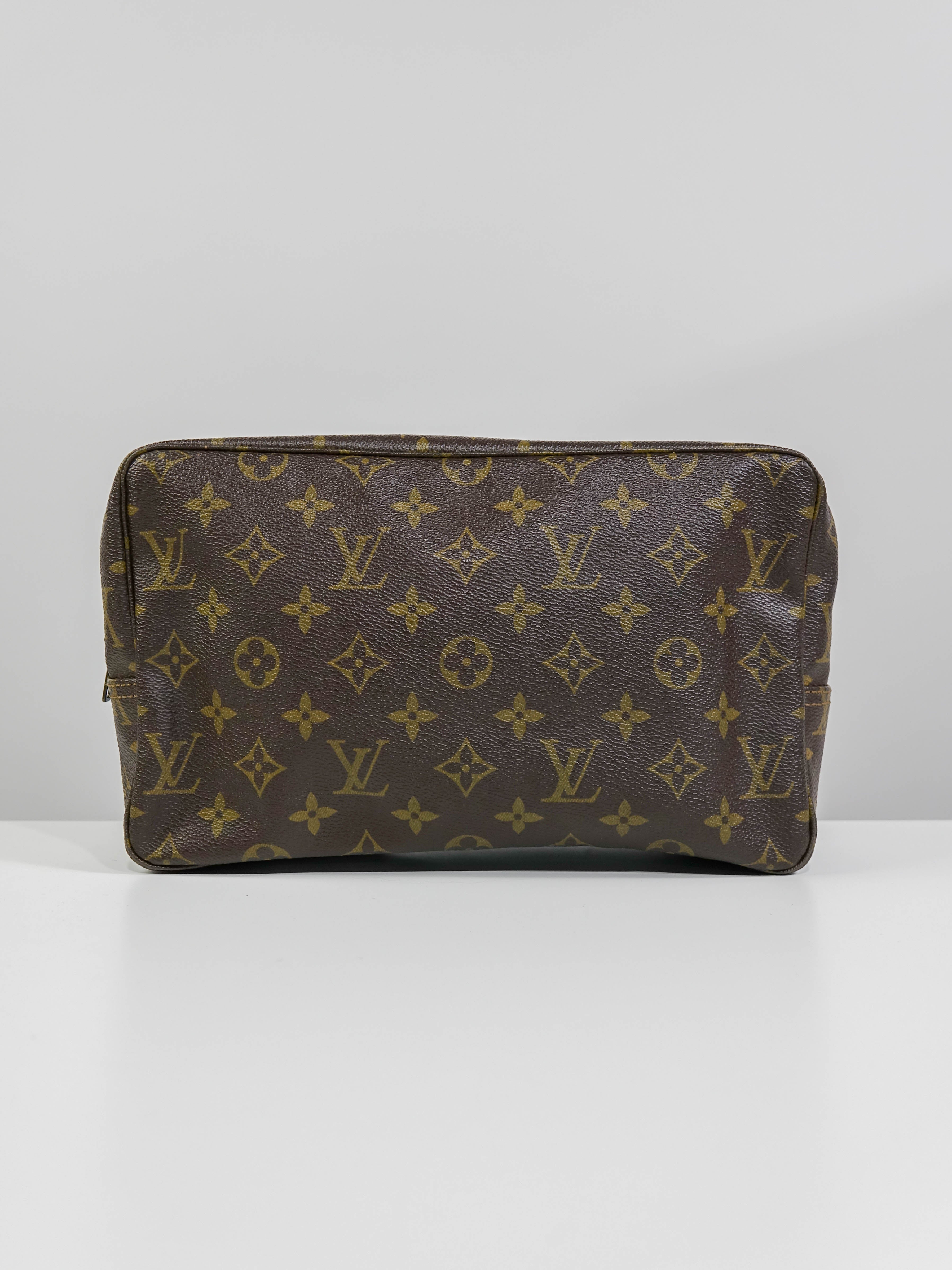 Trousse de toilette Louis Vuitton 28 monogram Lola Collective