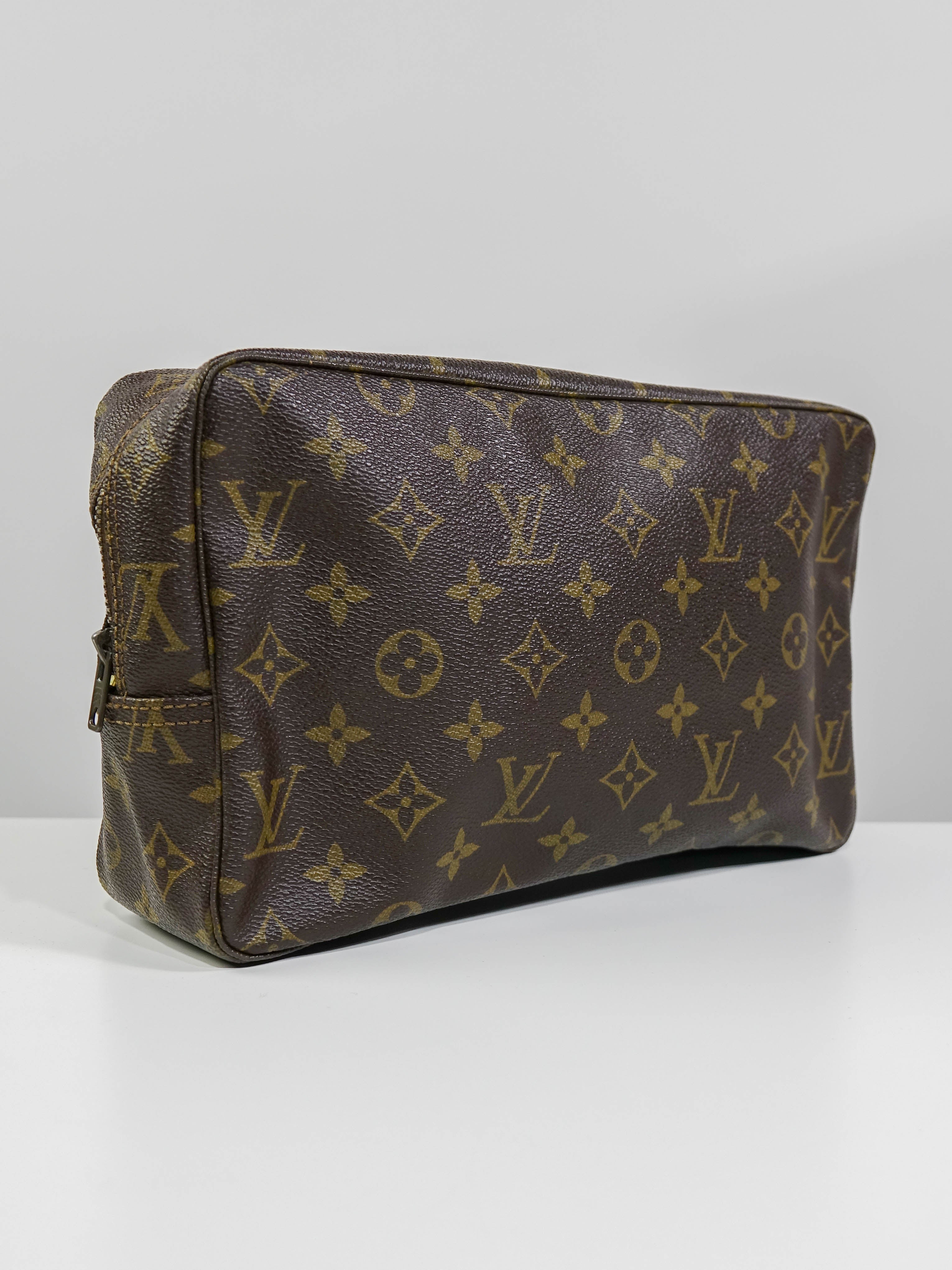 Trousse de toilette Louis Vuitton 28 monogram Lola Collective