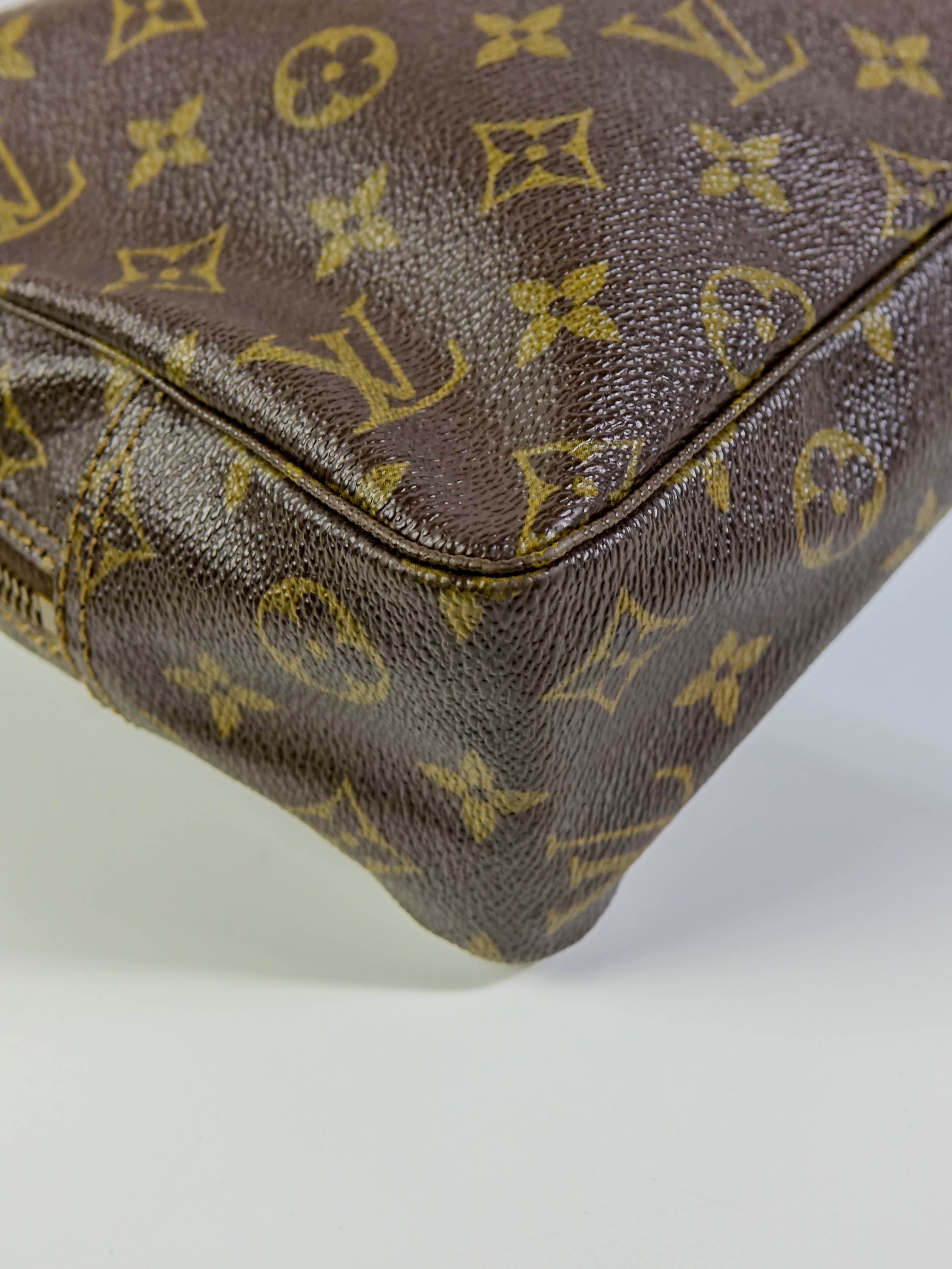 Trousse de toilette Louis Vuitton 28 monogram Lola Collective