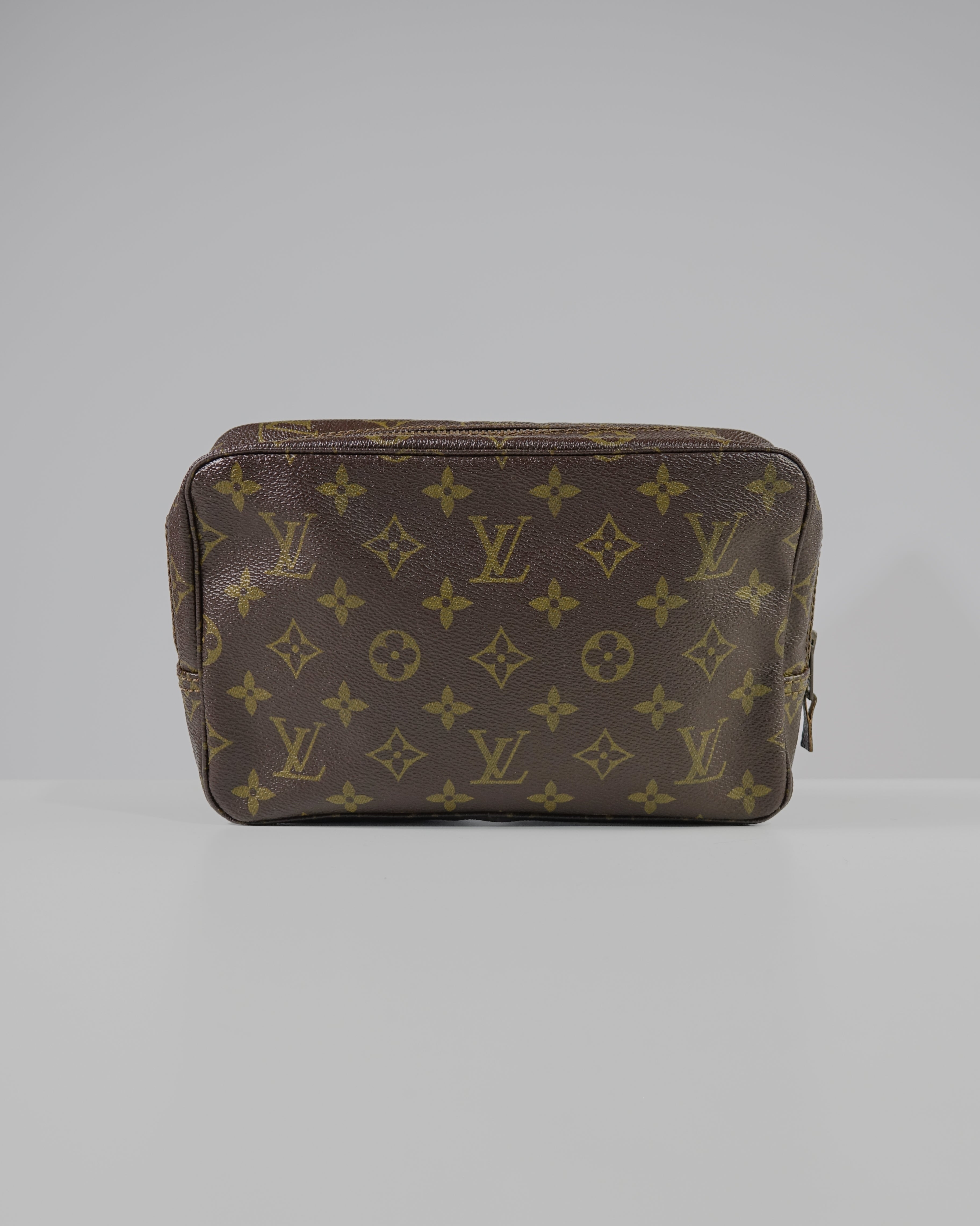 Trousse Toilette 23 Monogram – Louis Vuitton Lola Collective