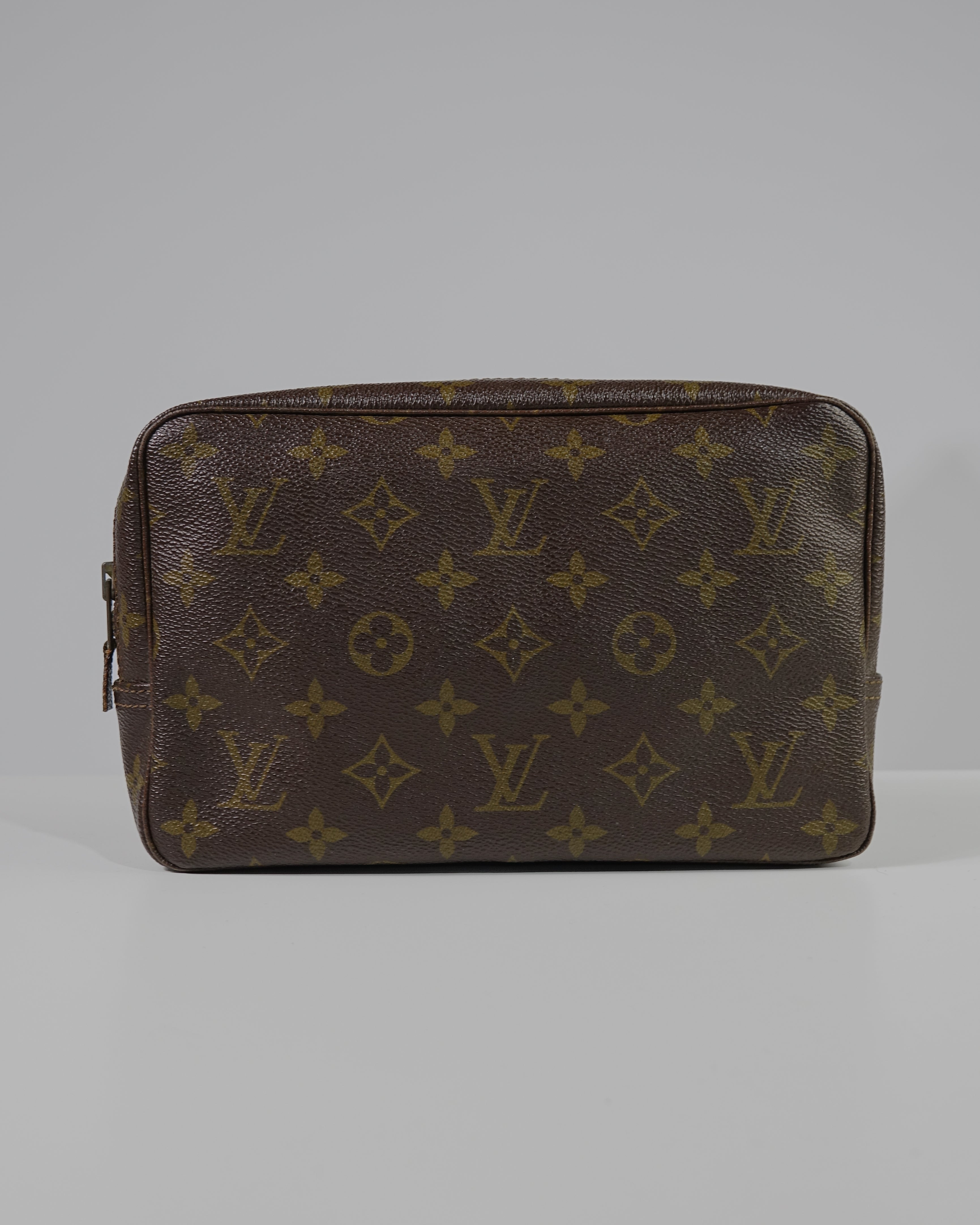 Trousse Toilette 23 Monogram – Louis Vuitton Lola Collective