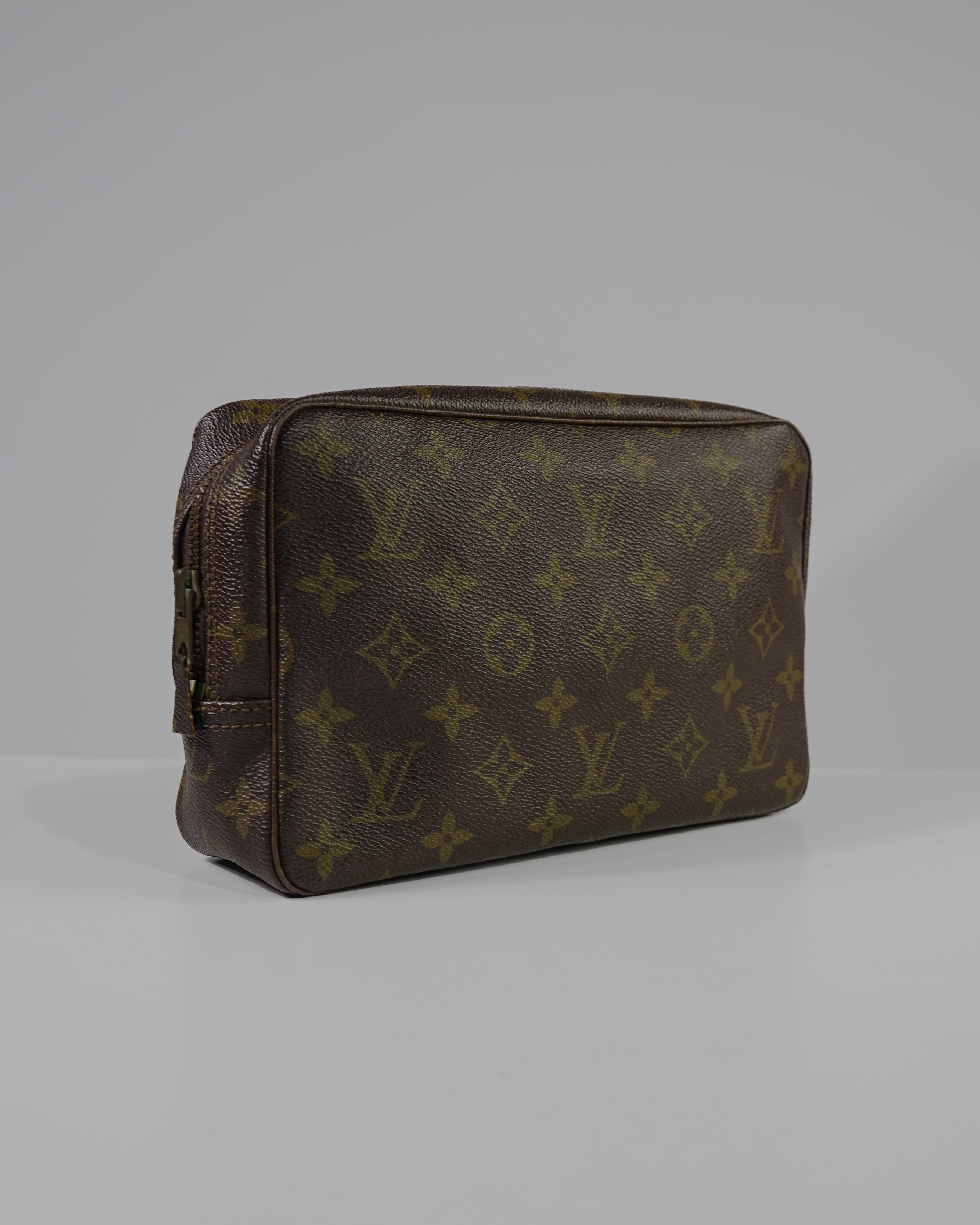 Trousse Toilette 23 Monogram – Louis Vuitton Lola Collective