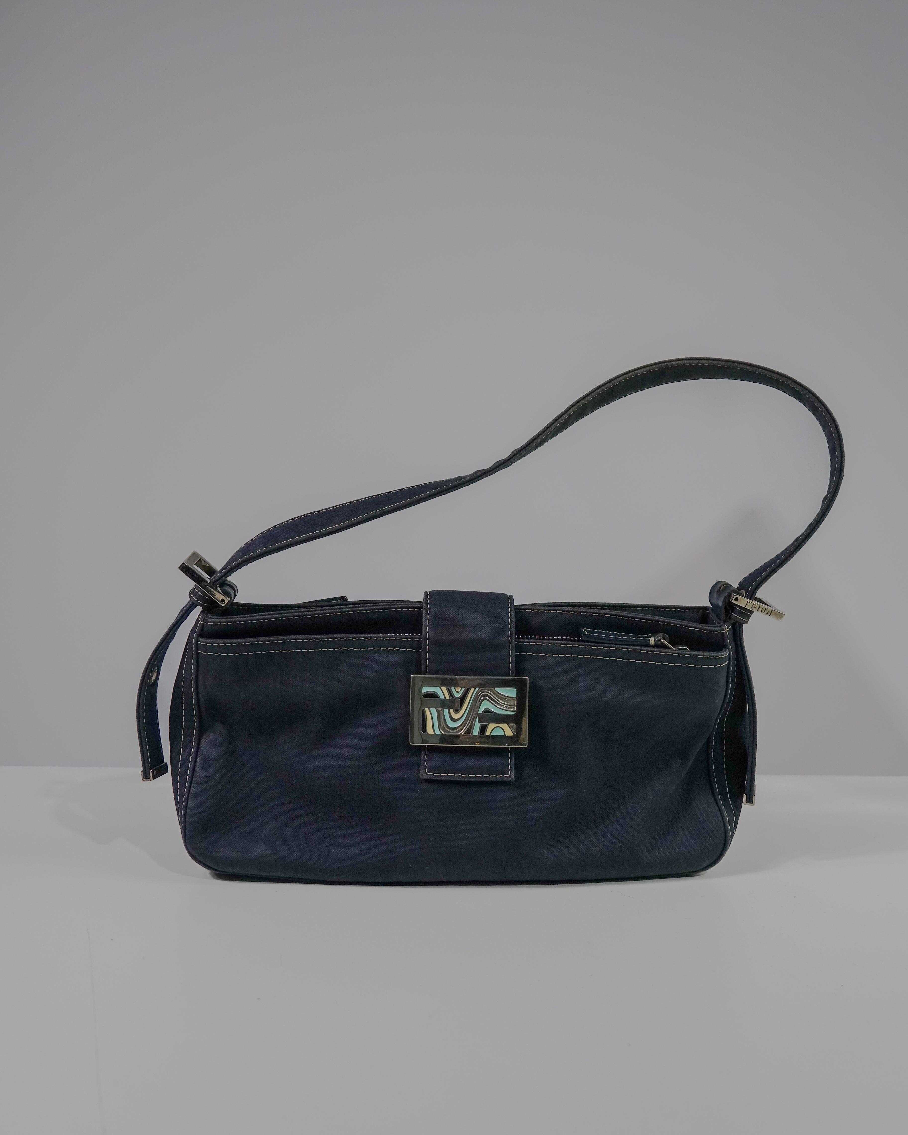 Sac Baguette Fendi – Tissu Bleu Lola Collective