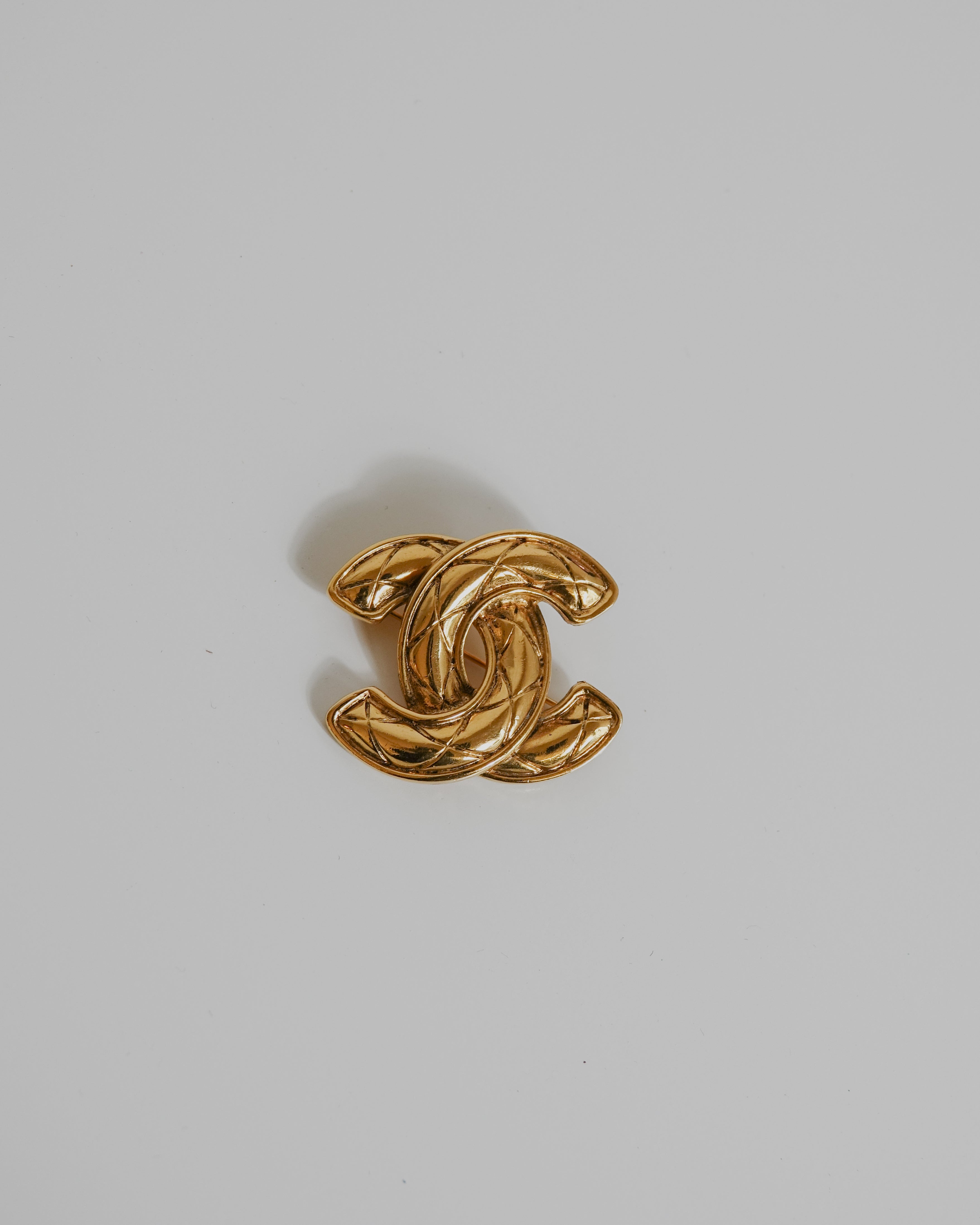 Broche Chanel Coco Mark Gold GP Lola Collective