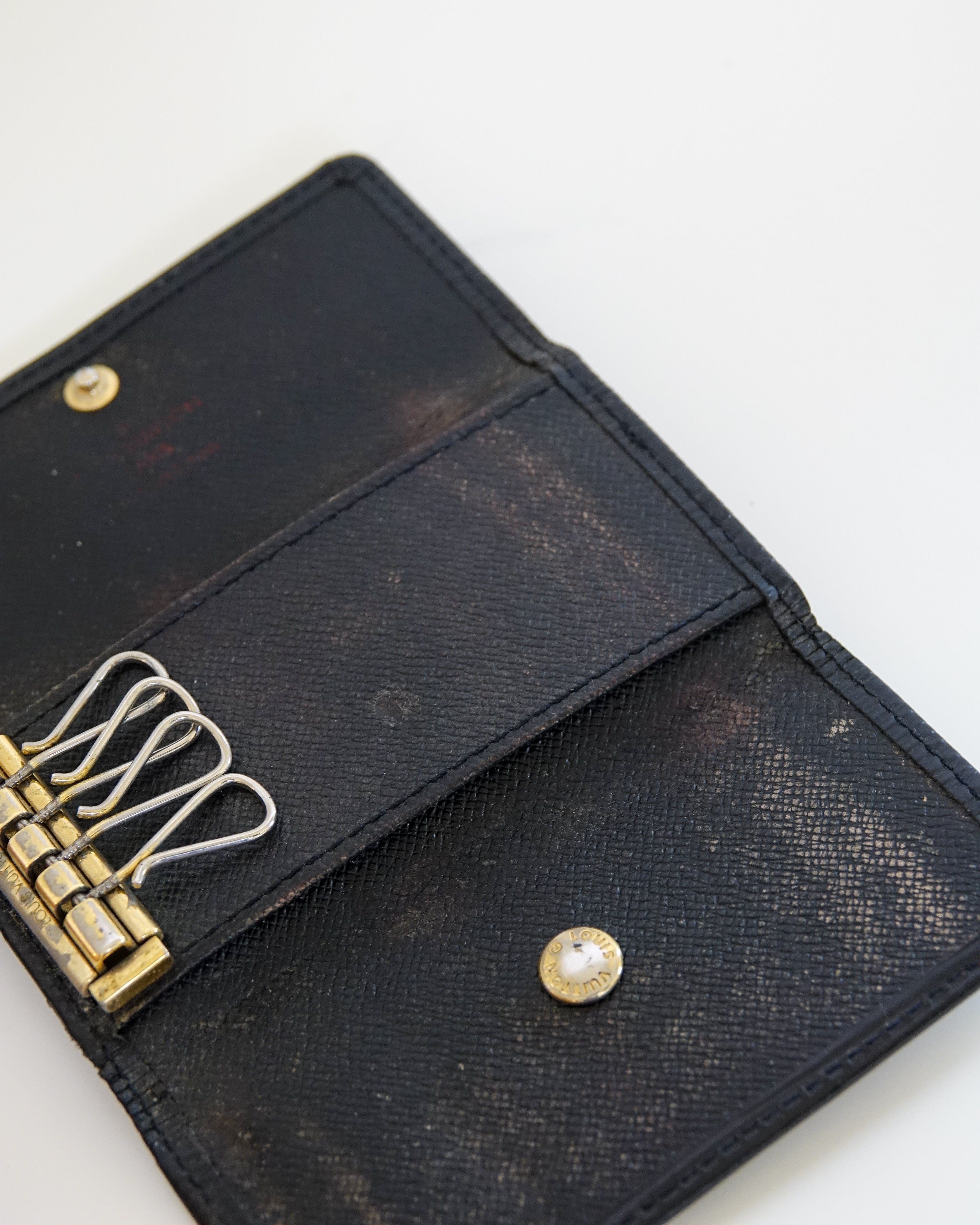 Louis Vuitton Porte carte cuir noir Lola collective