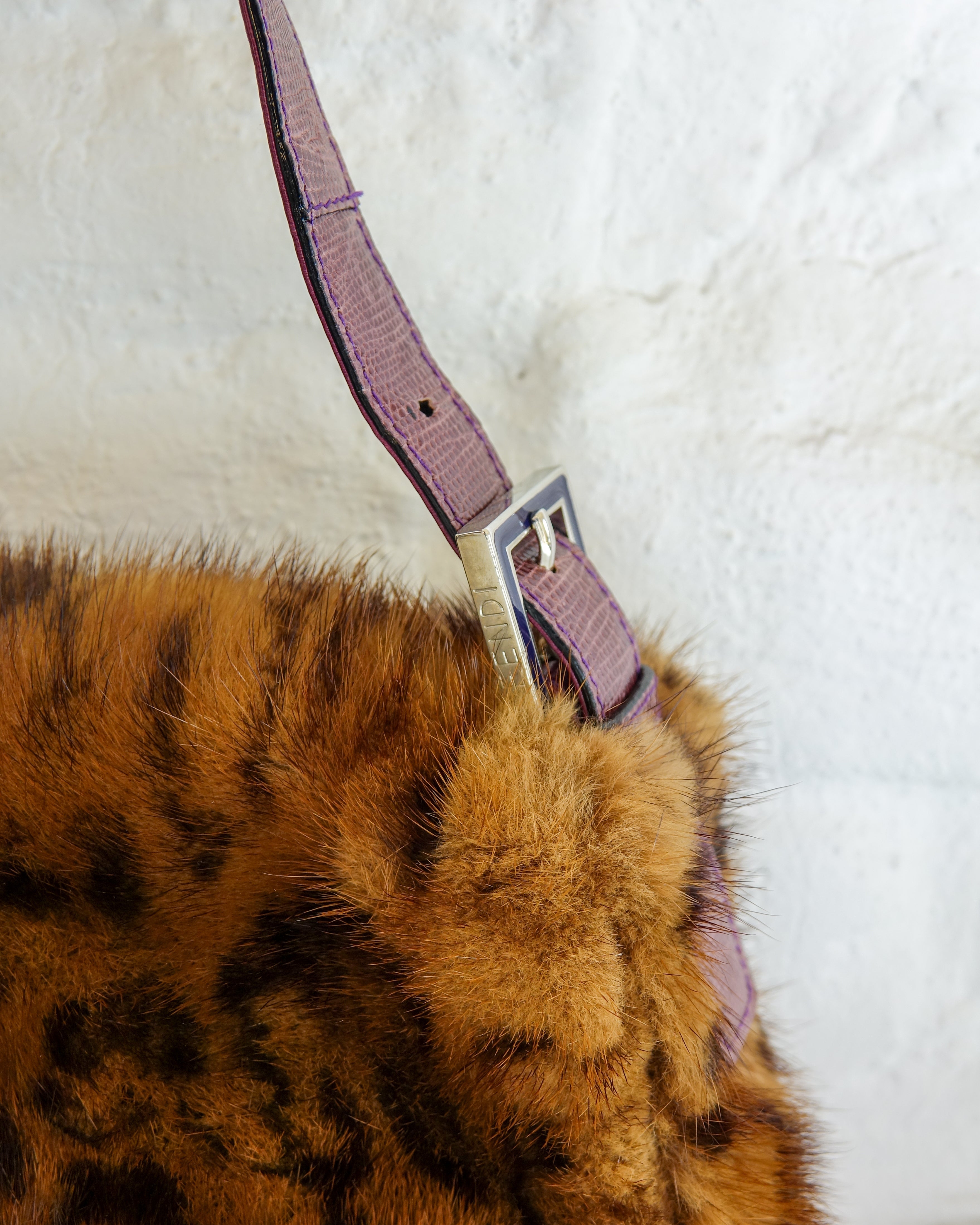 Fendi sac baguette en poils façon léopard Lola Collective