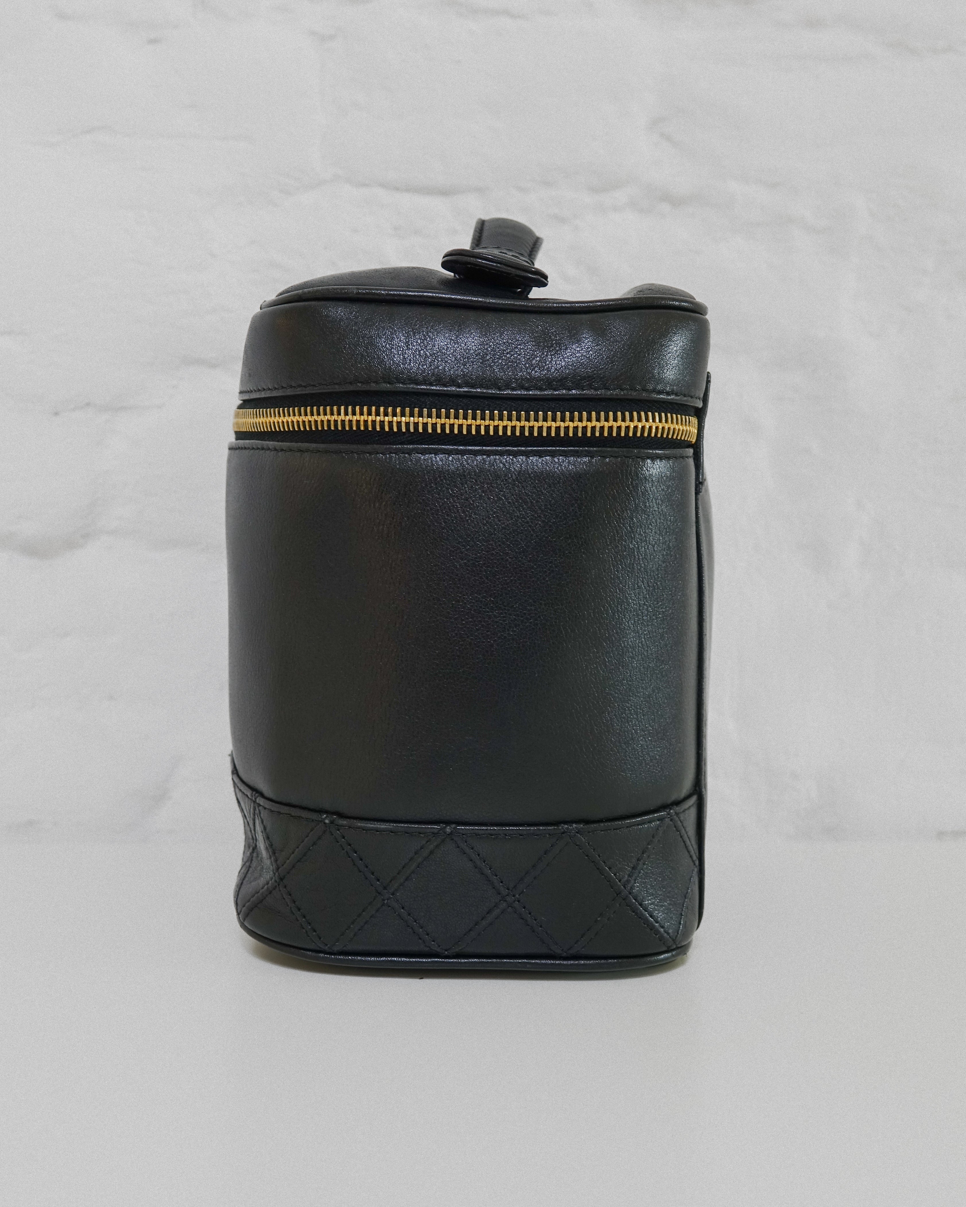 Chanel Vanity haut agneau noir Lola collective