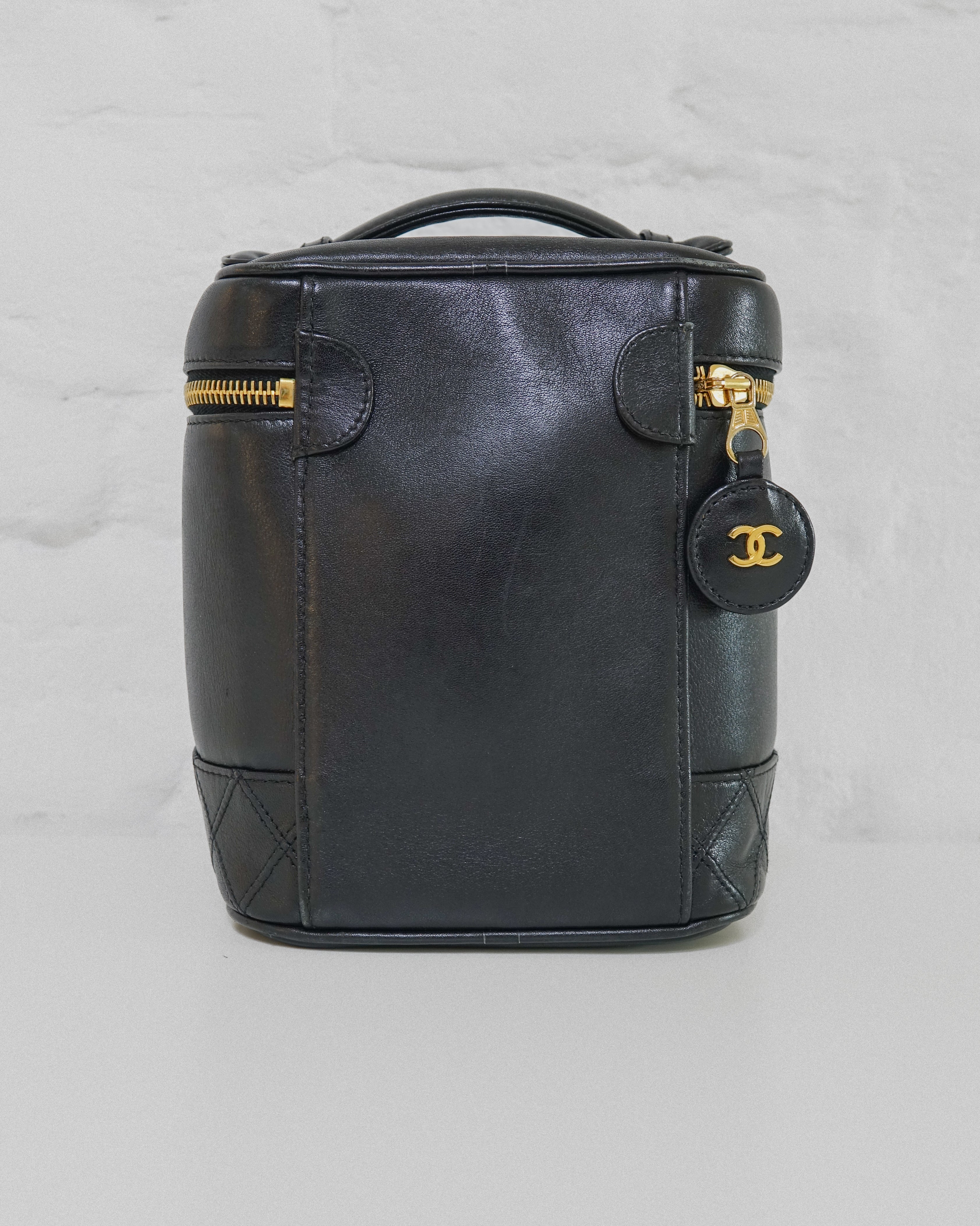 Chanel Vanity haut agneau noir Lola collective