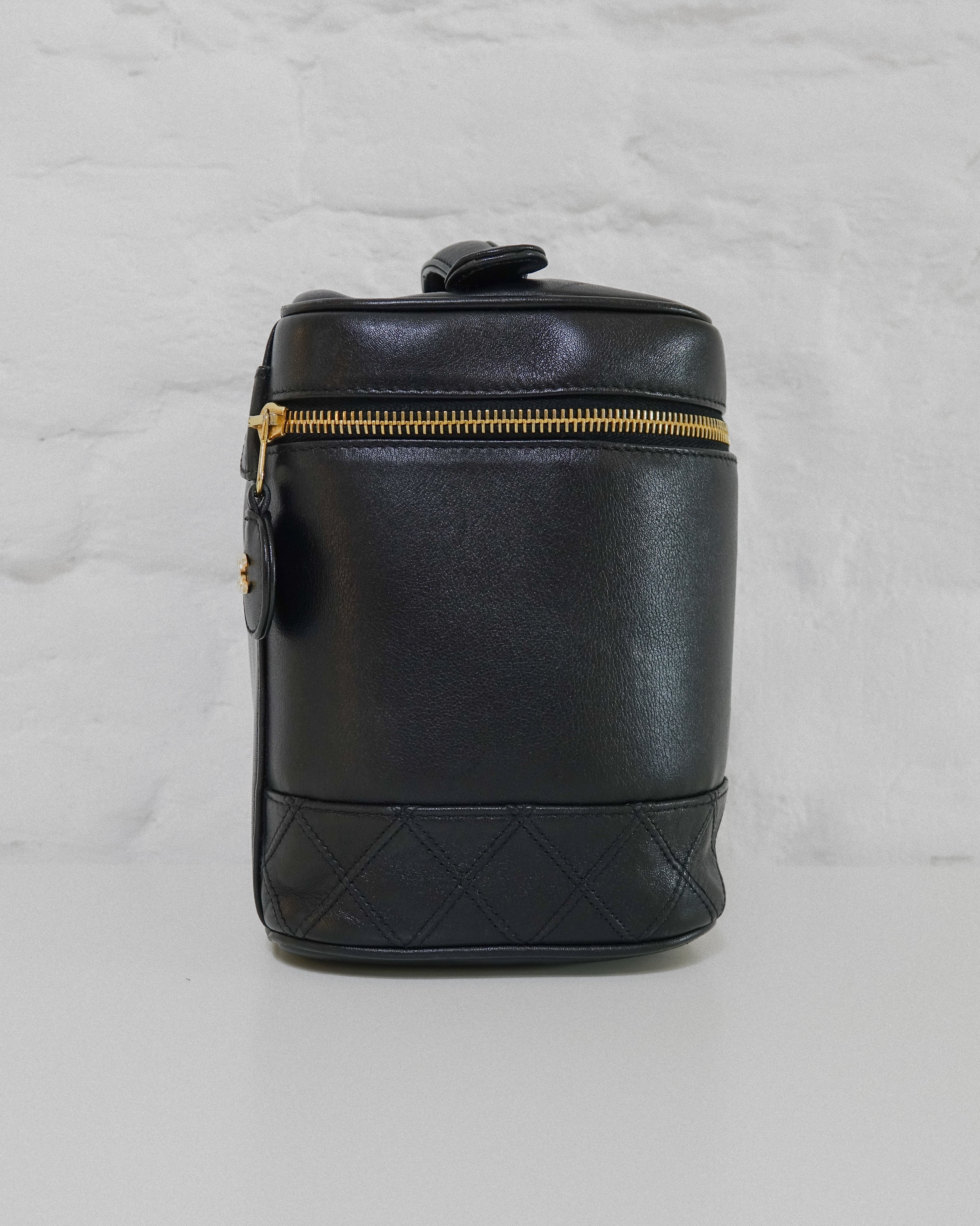 Chanel Vanity haut agneau noir Lola collective