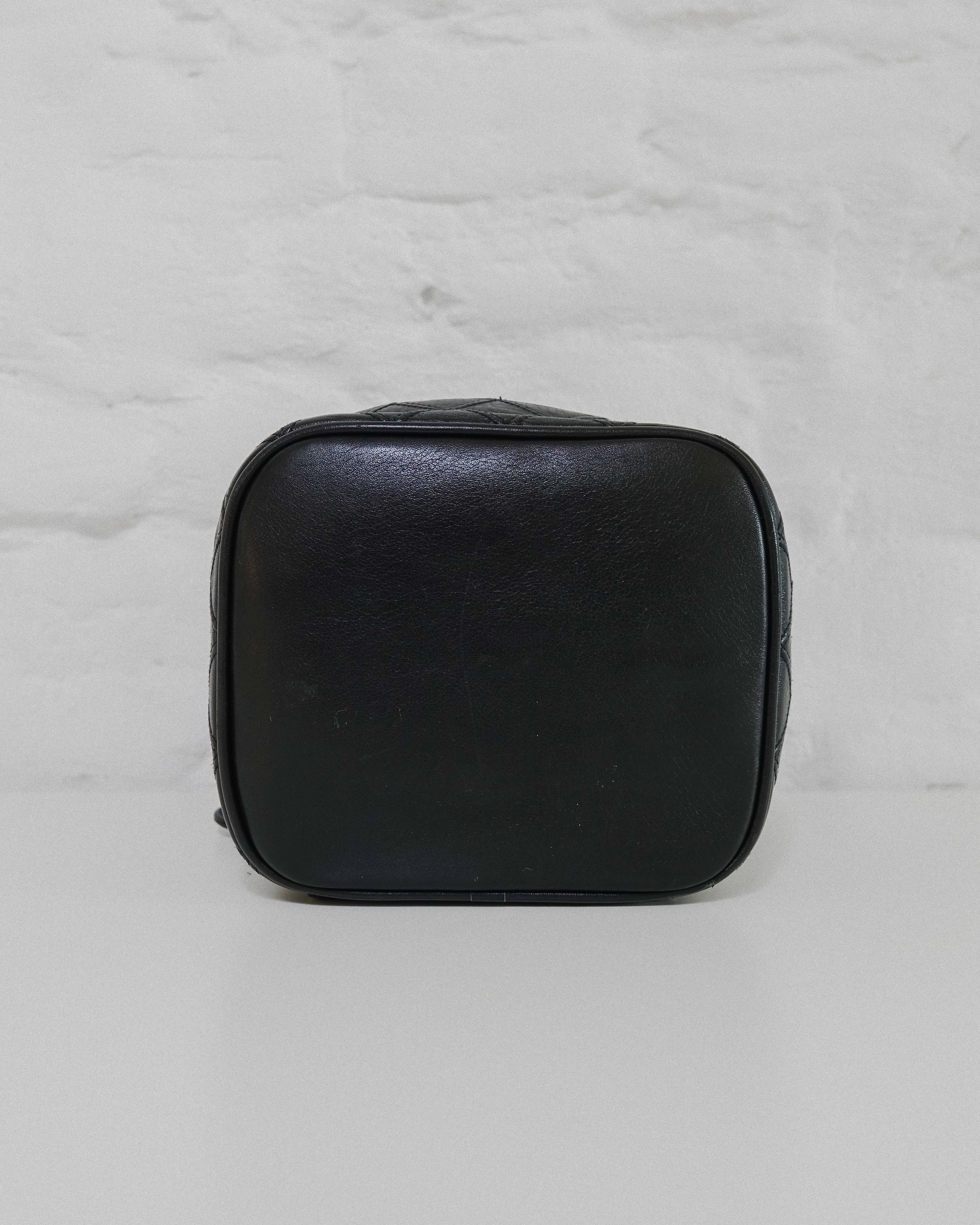 Chanel Vanity haut agneau noir Lola collective