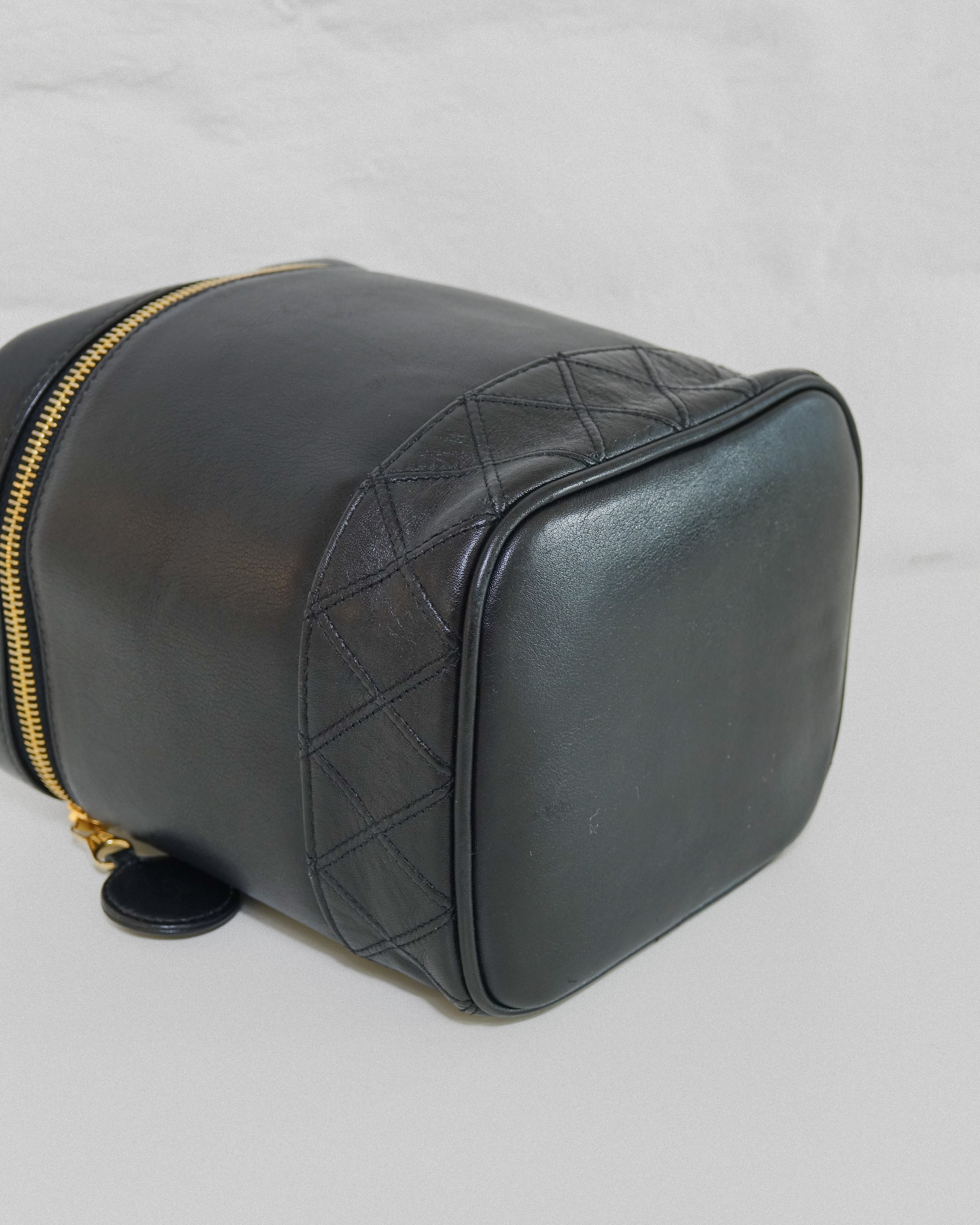 Chanel Vanity haut agneau noir Lola collective