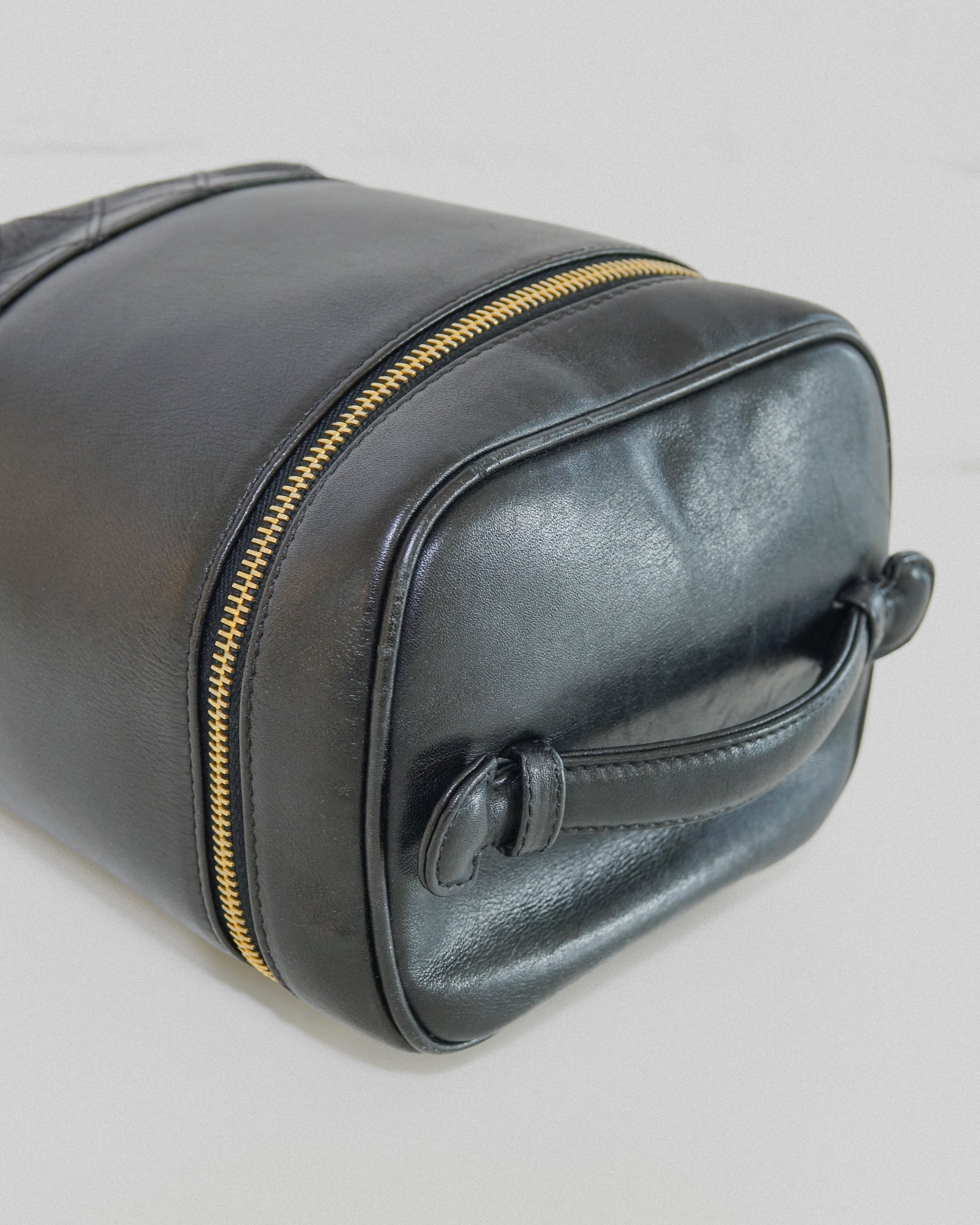 Chanel Vanity haut agneau noir Lola collective