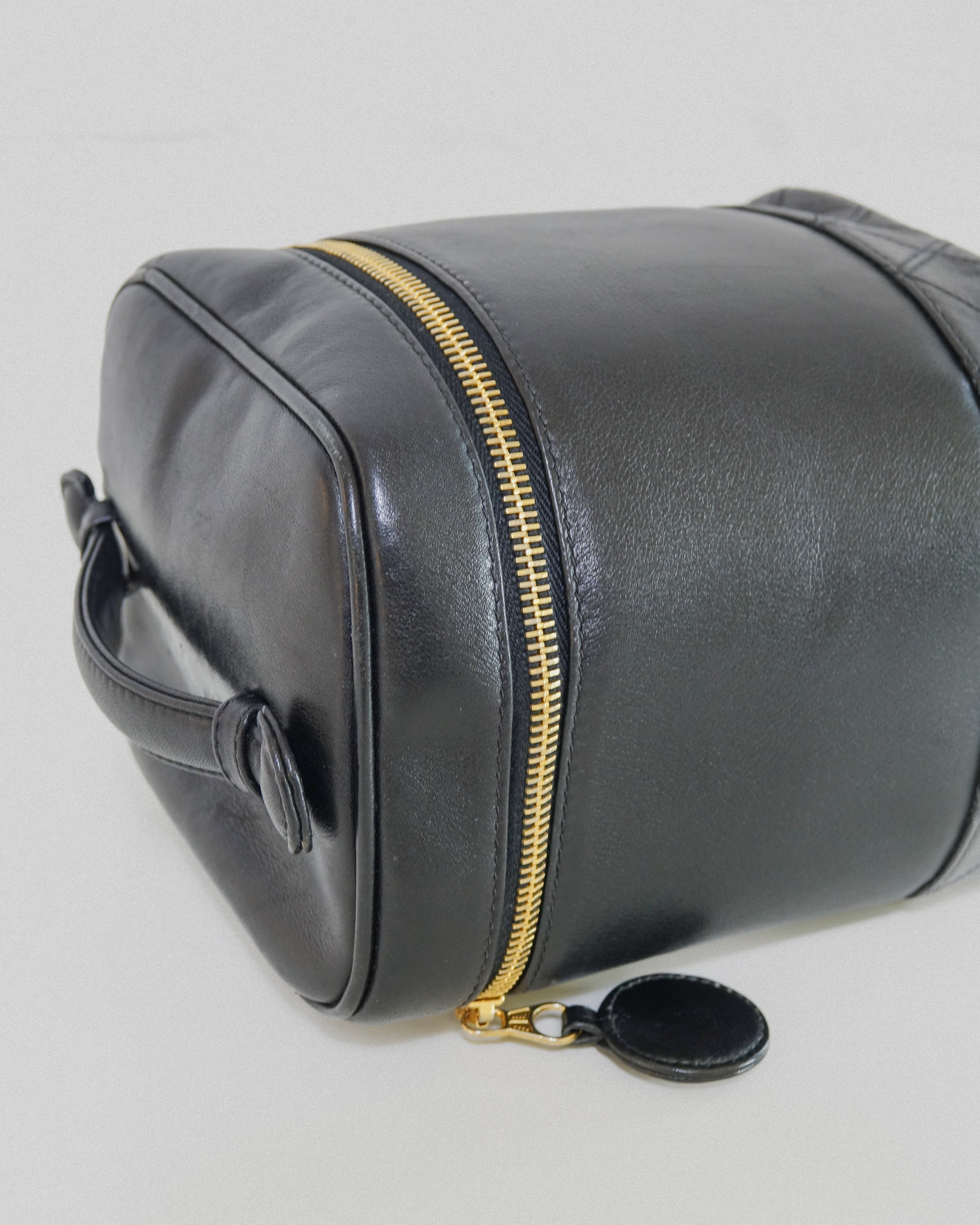 Chanel Vanity haut agneau noir Lola collective