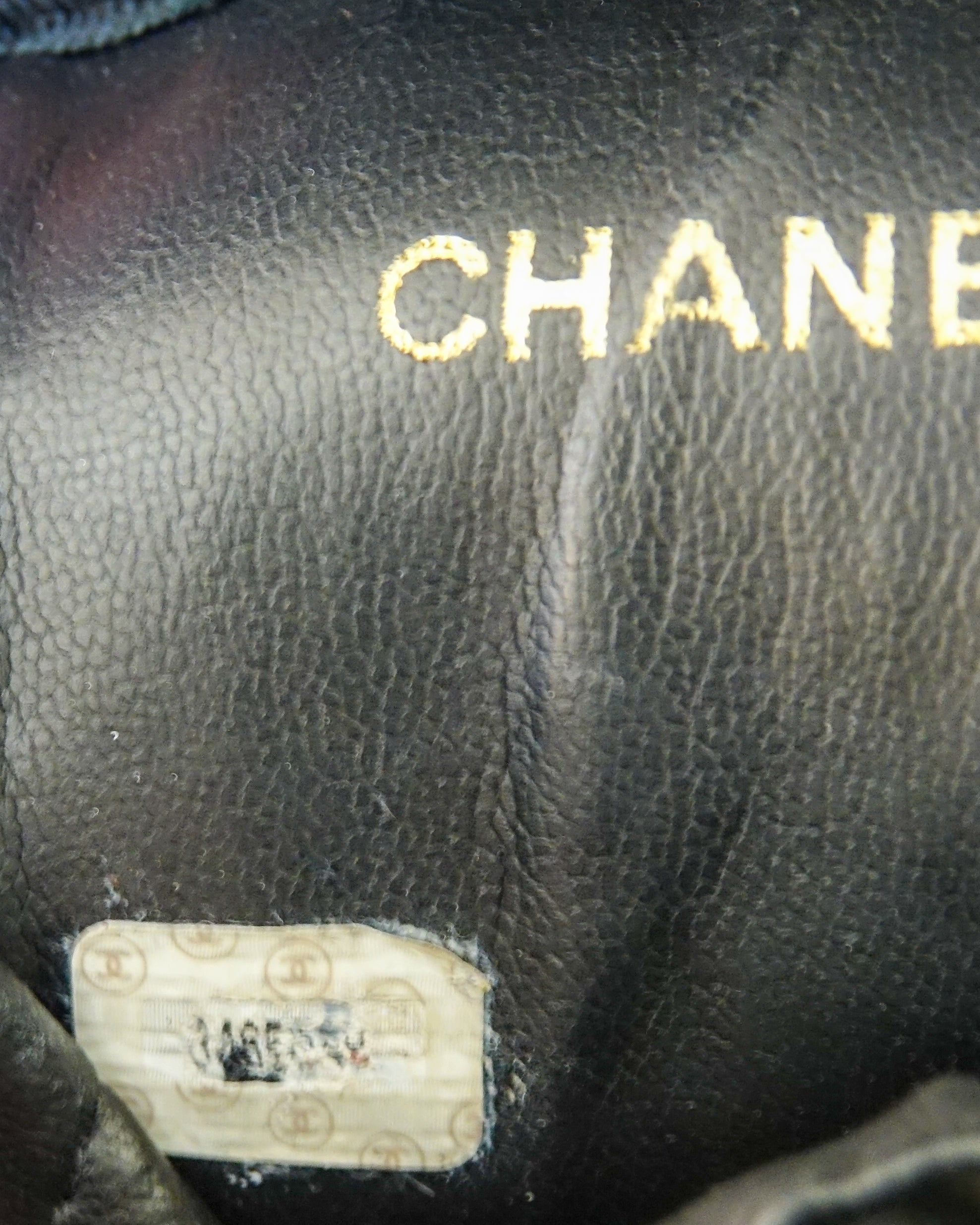 Chanel Vanity haut agneau noir Lola collective