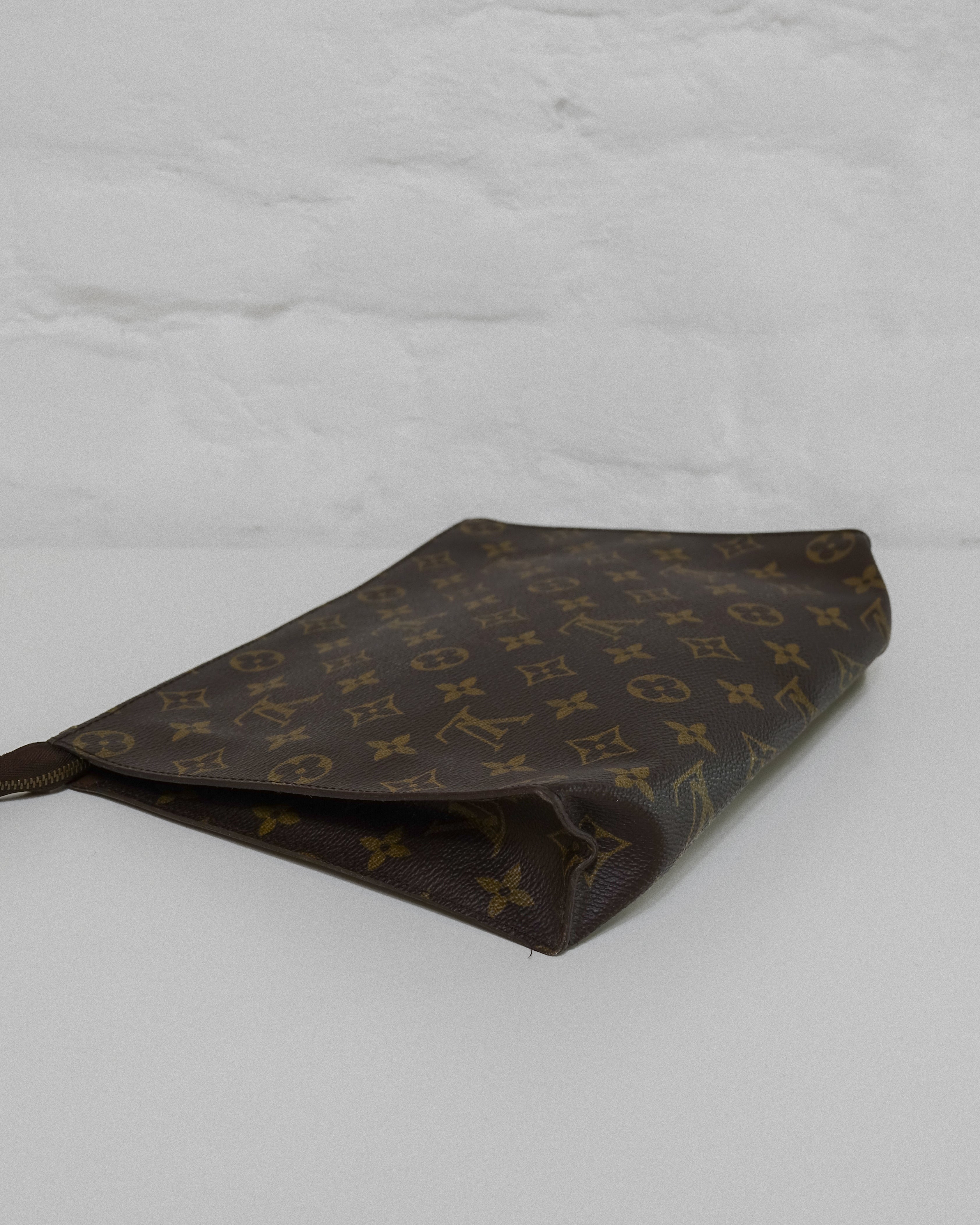 Louis Vuitton Trousse de toilette 26 monogram Lola collective