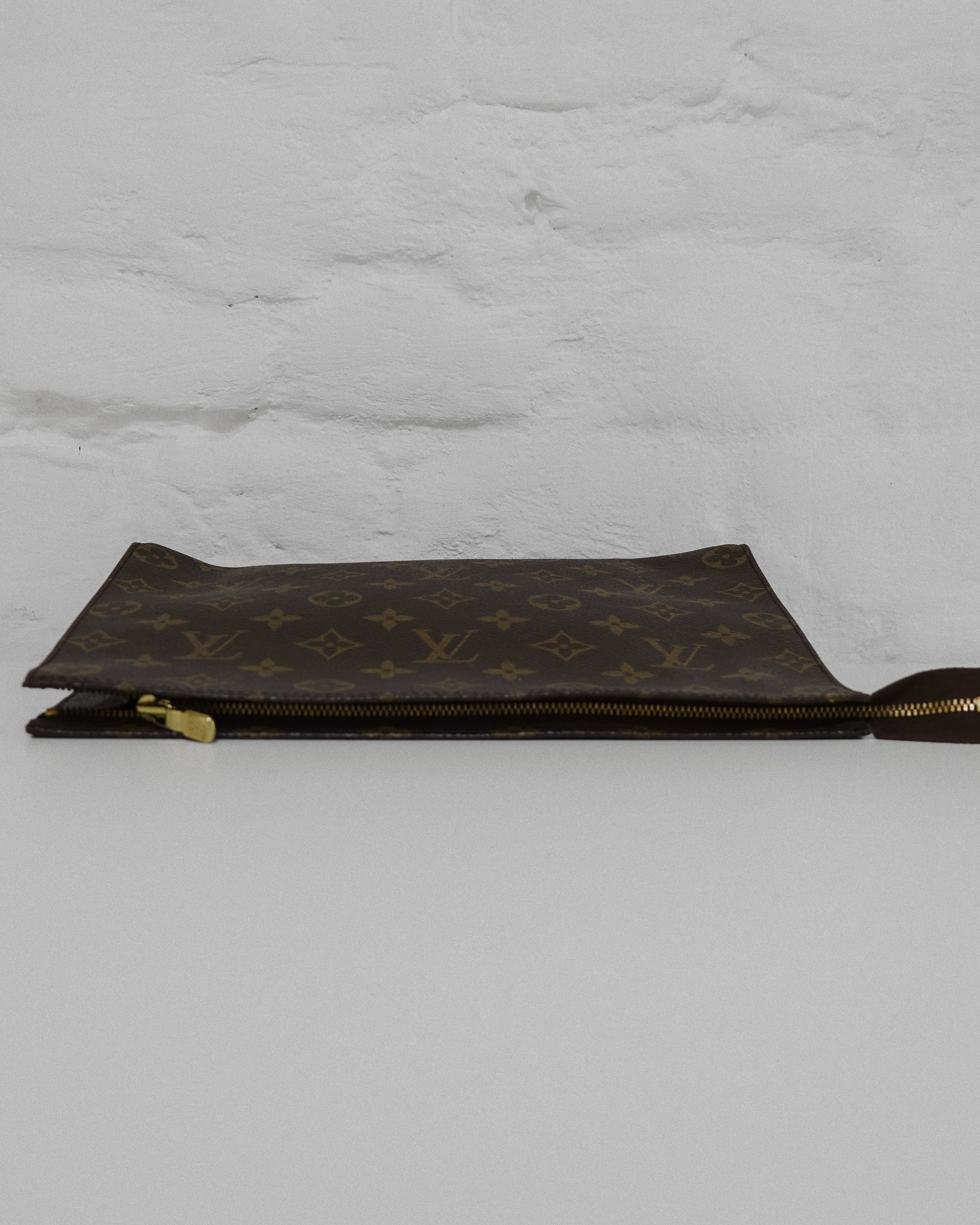 Louis Vuitton Trousse de toilette 26 monogram Lola collective