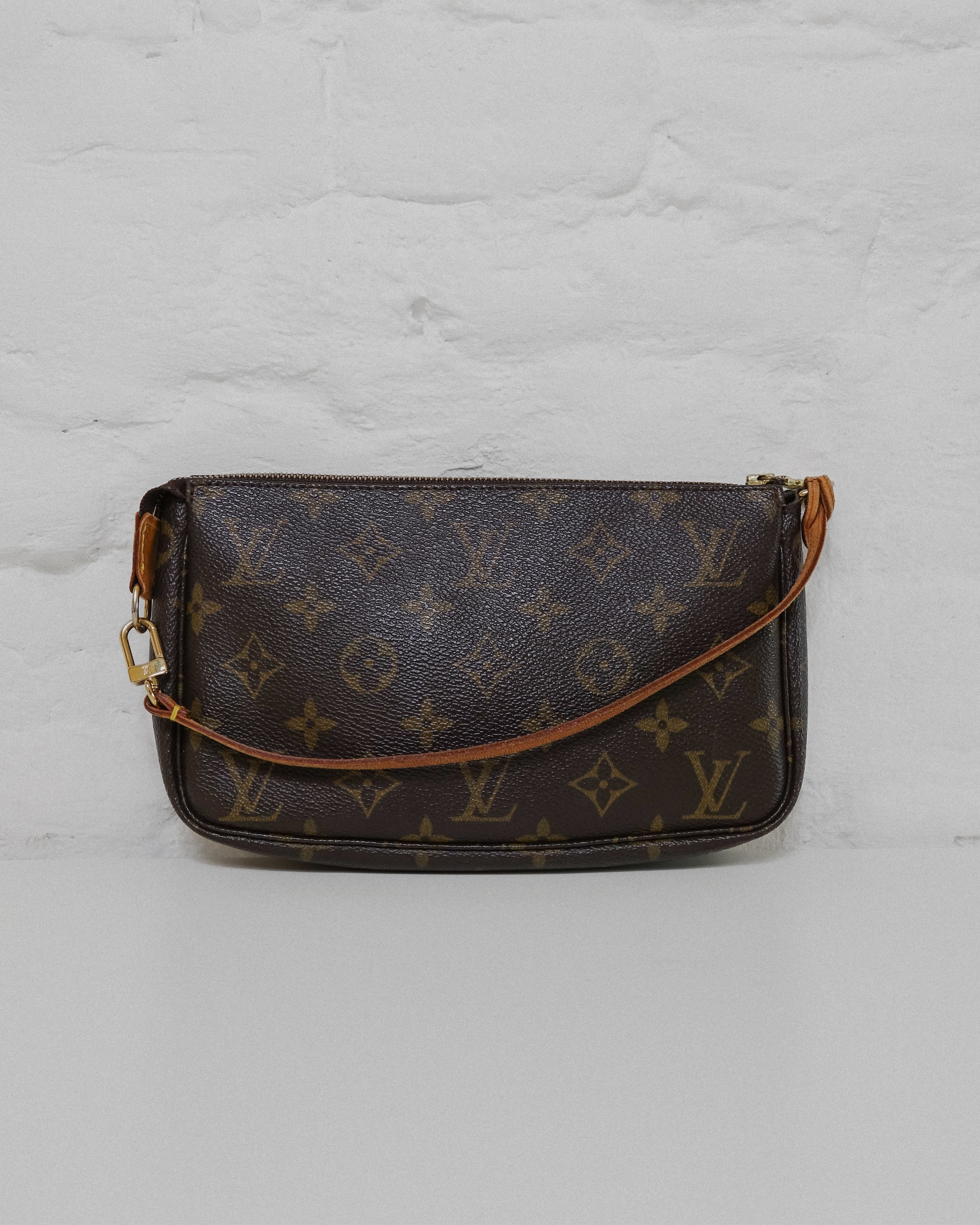 Louis Vuitton Pochette accessoires monogram Lola collective