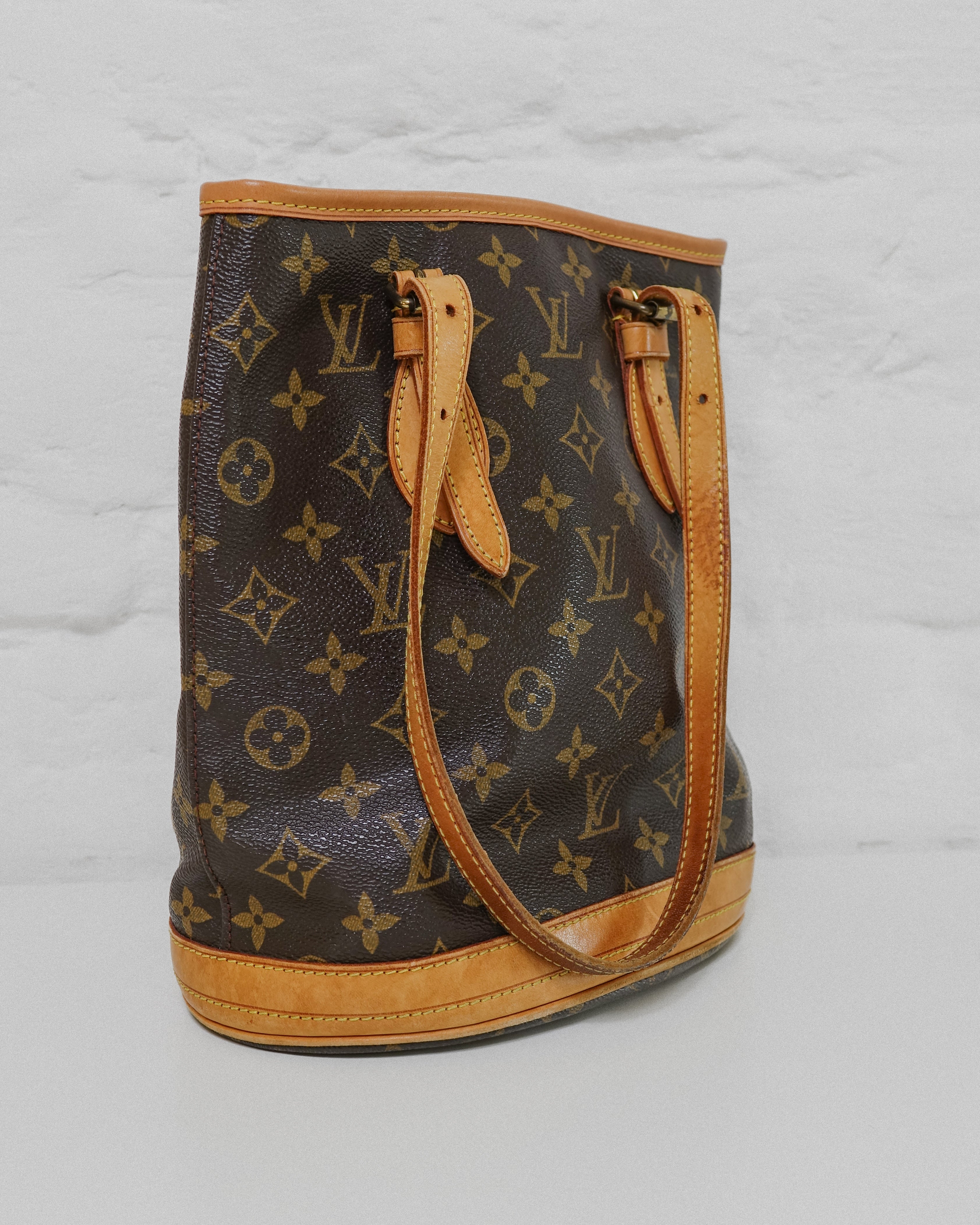 Louis Vuitton Bucket PM monogram + pochette Lola collective