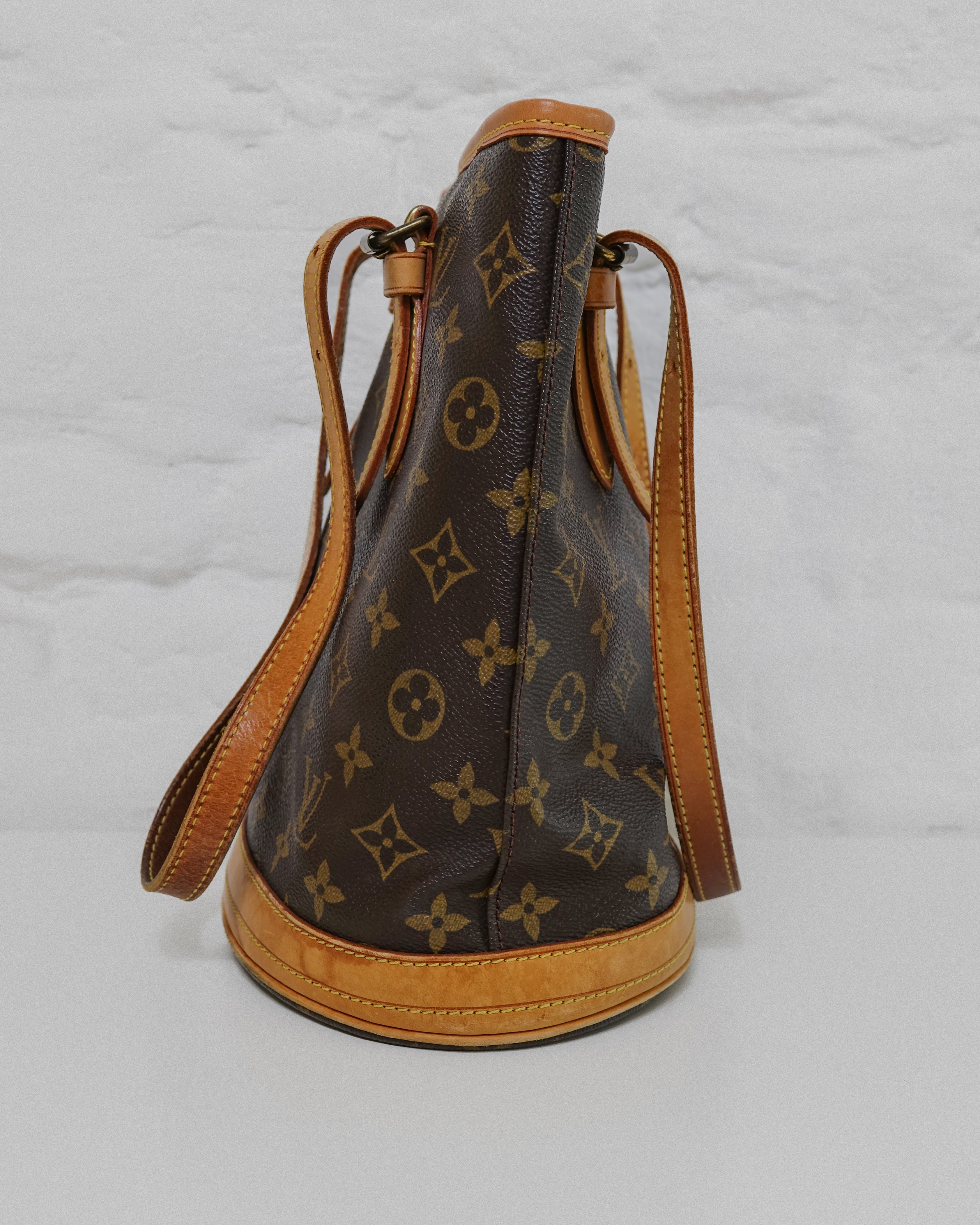 Louis Vuitton Bucket PM monogram + pochette Lola collective