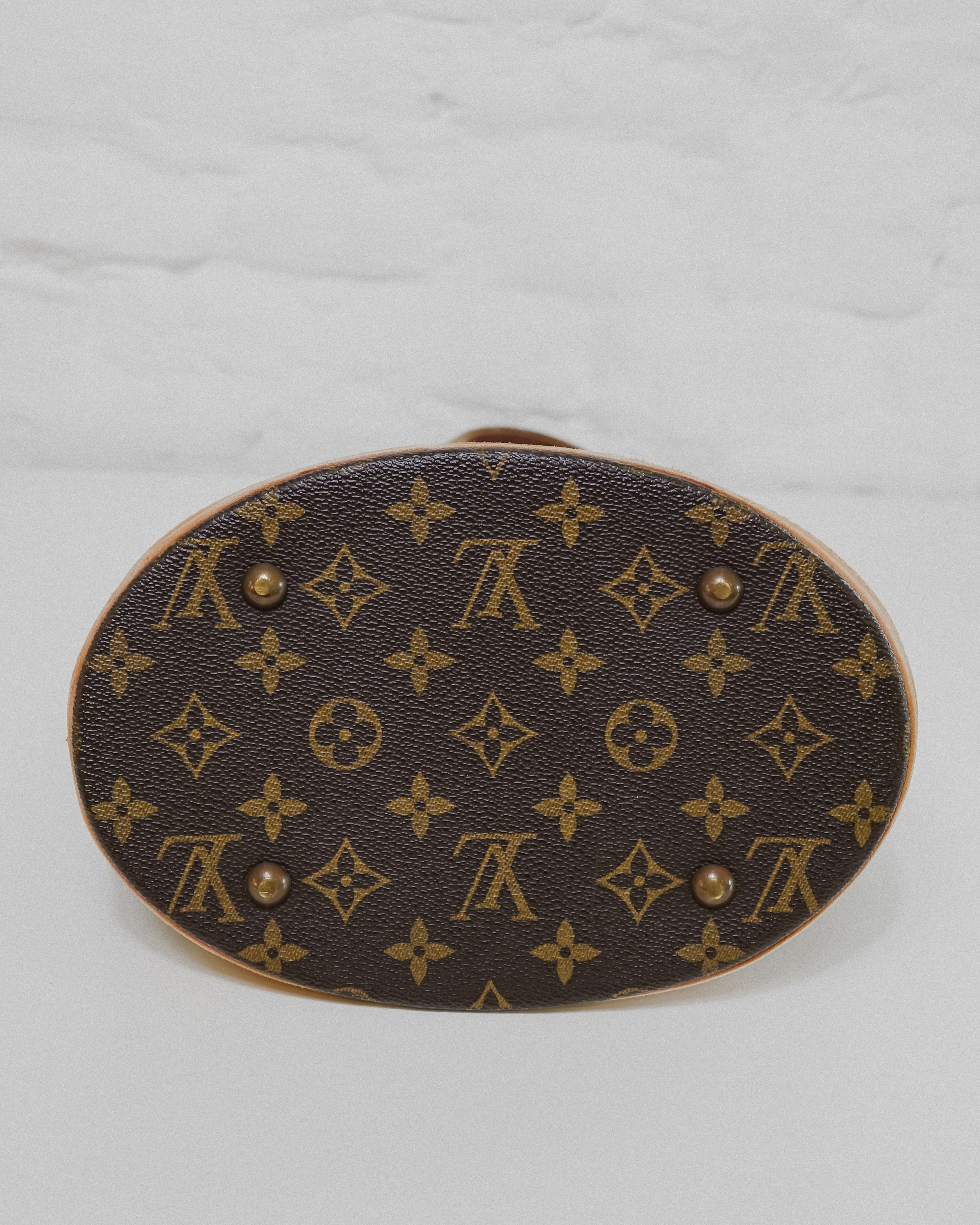 Louis Vuitton Bucket PM monogram + pochette Lola collective