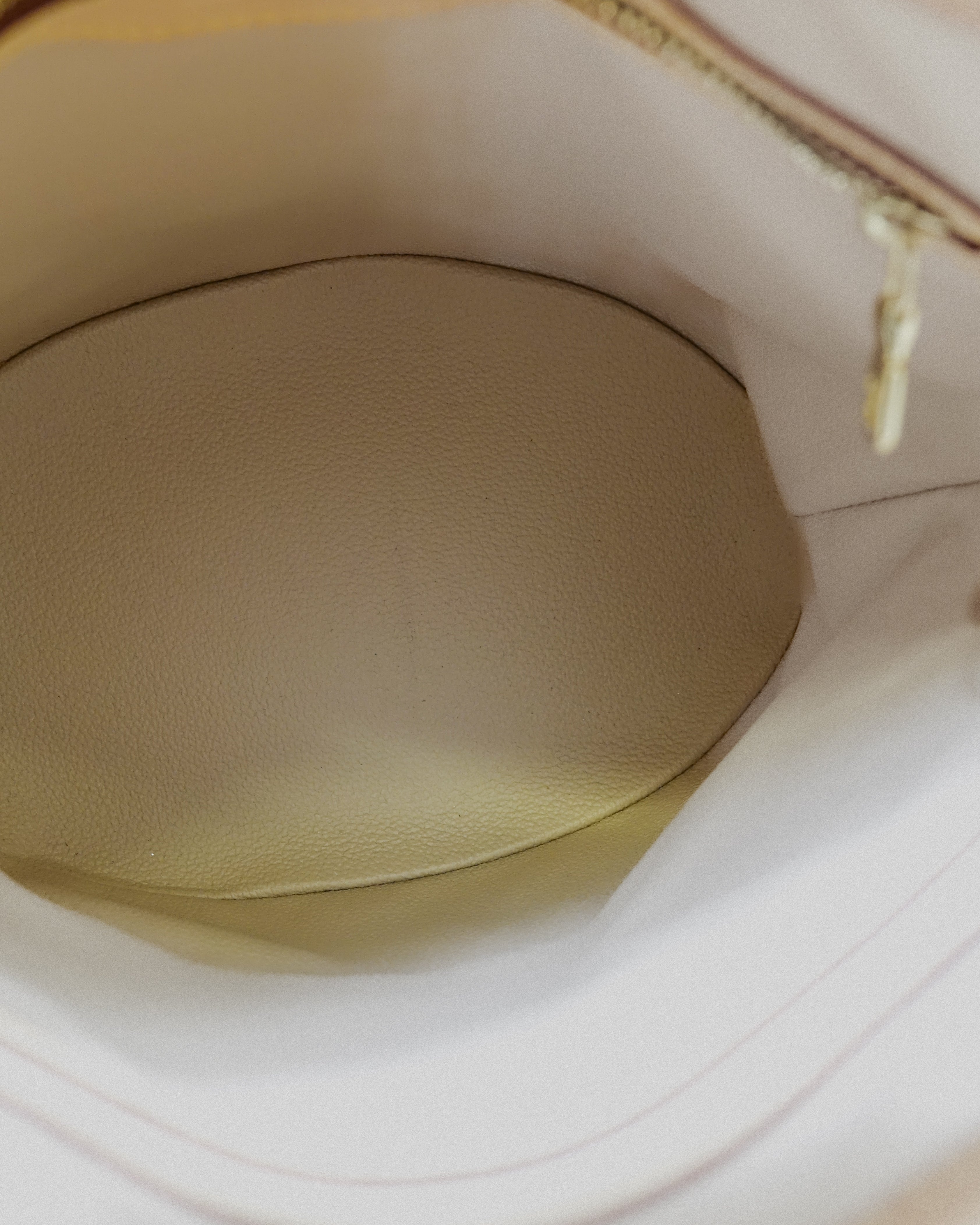 Louis Vuitton Bucket PM monogram + pochette Lola collective