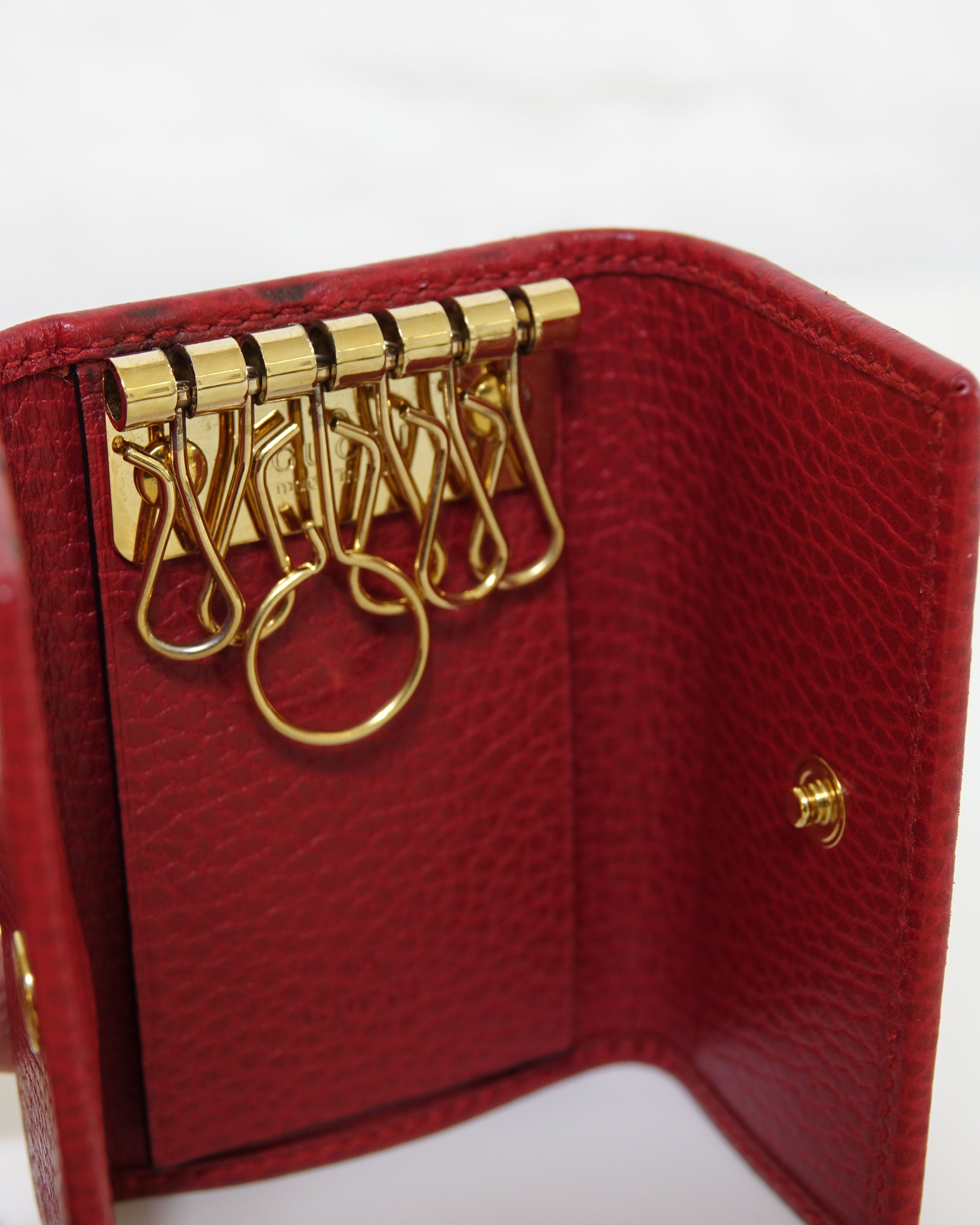 Gucci Porte clés (6) cuir rouge gold Lola collective