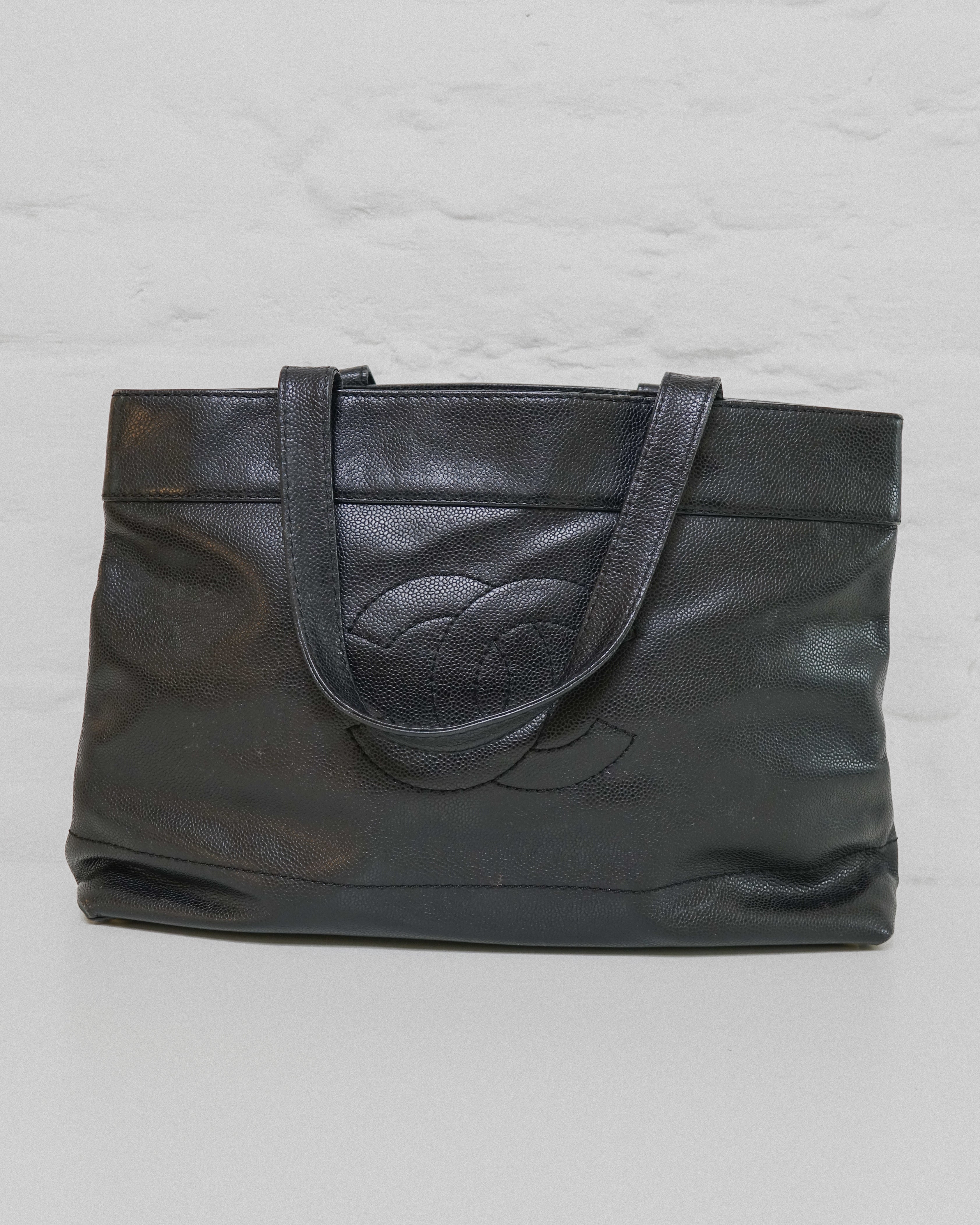 Chanel Sac cabas cuir caviar noir Lola collective