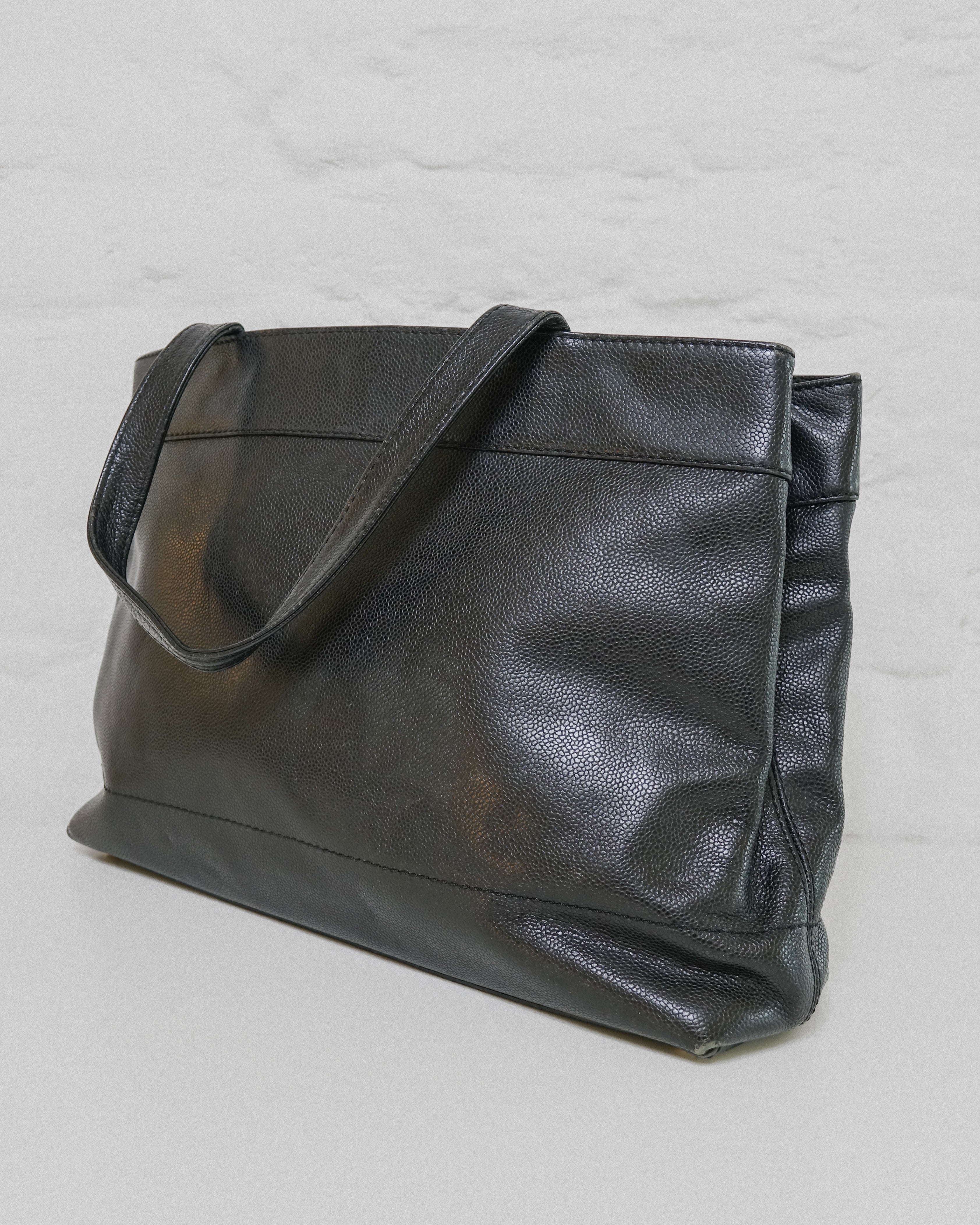 Chanel Sac cabas cuir caviar noir Lola collective