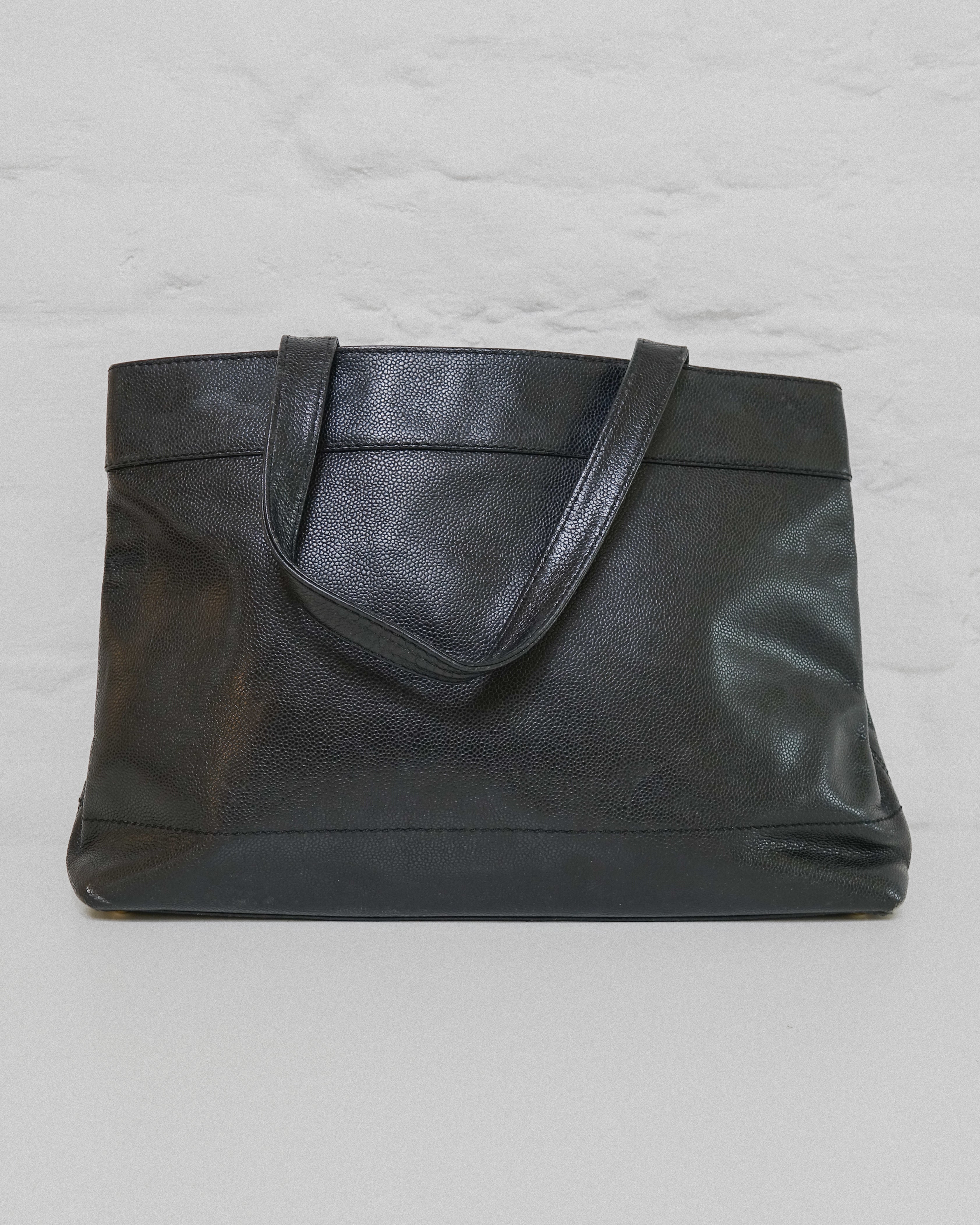 Chanel Sac cabas cuir caviar noir Lola collective