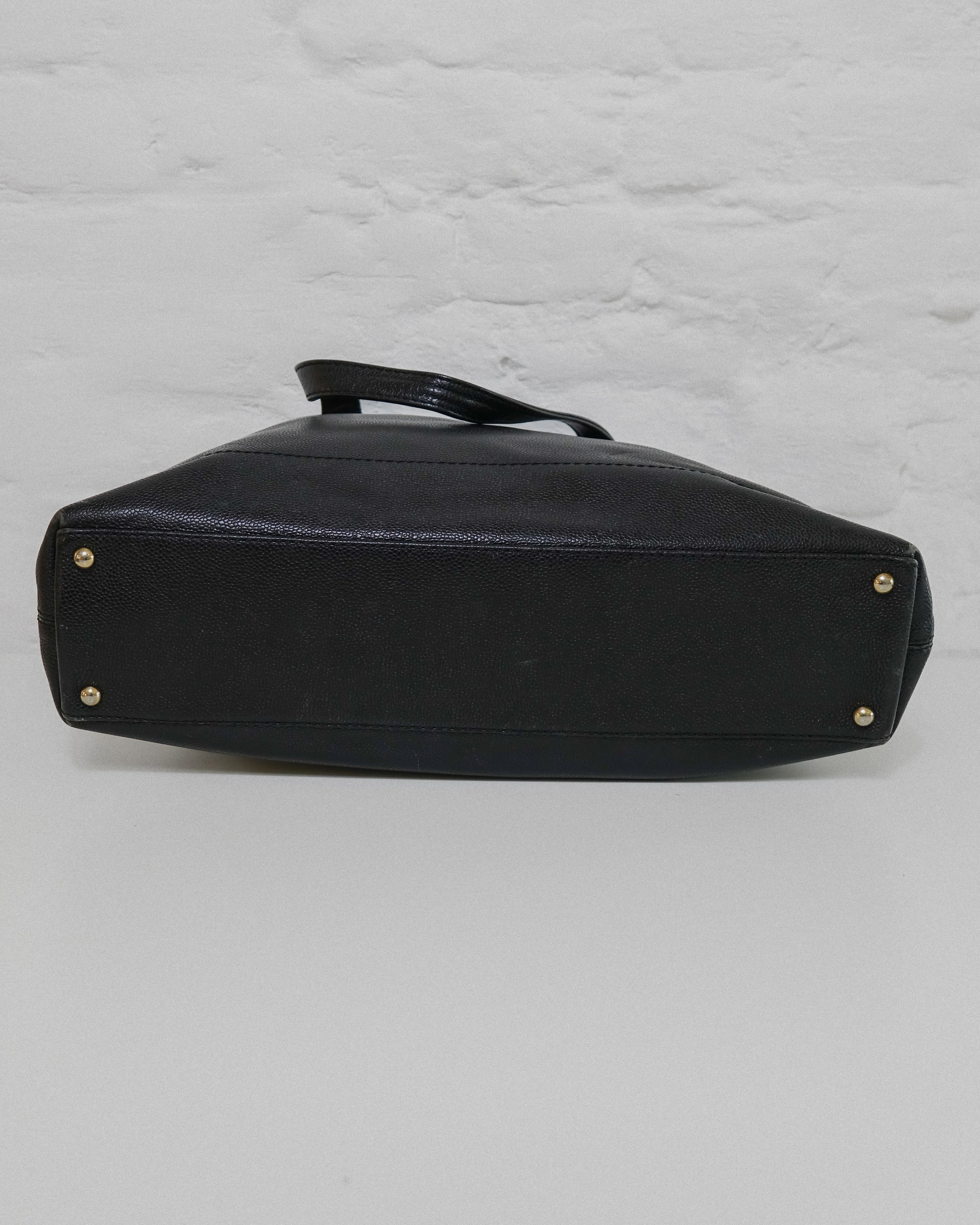 Chanel Sac cabas cuir caviar noir Lola collective