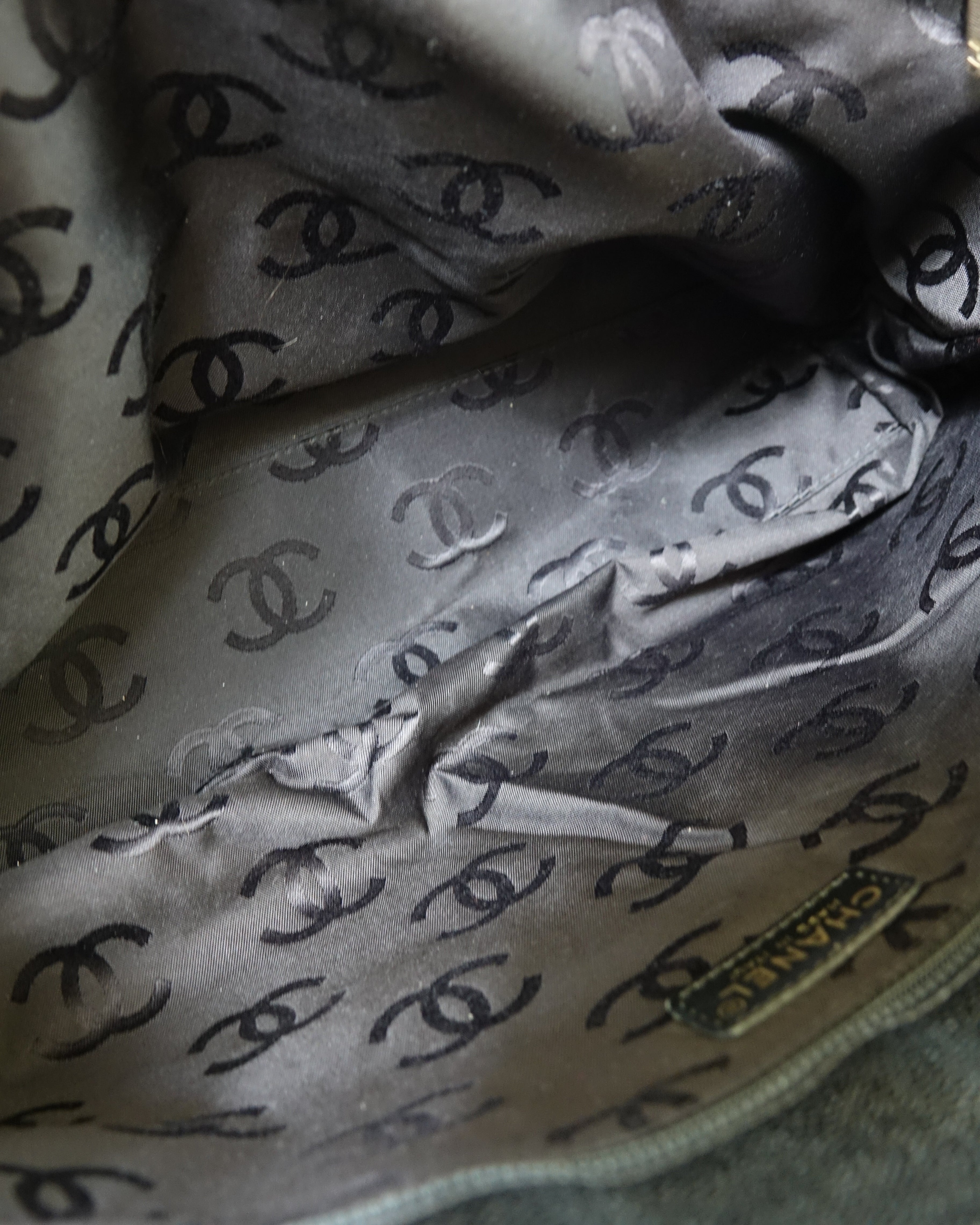 Chanel Sac cabas cuir caviar noir Lola collective