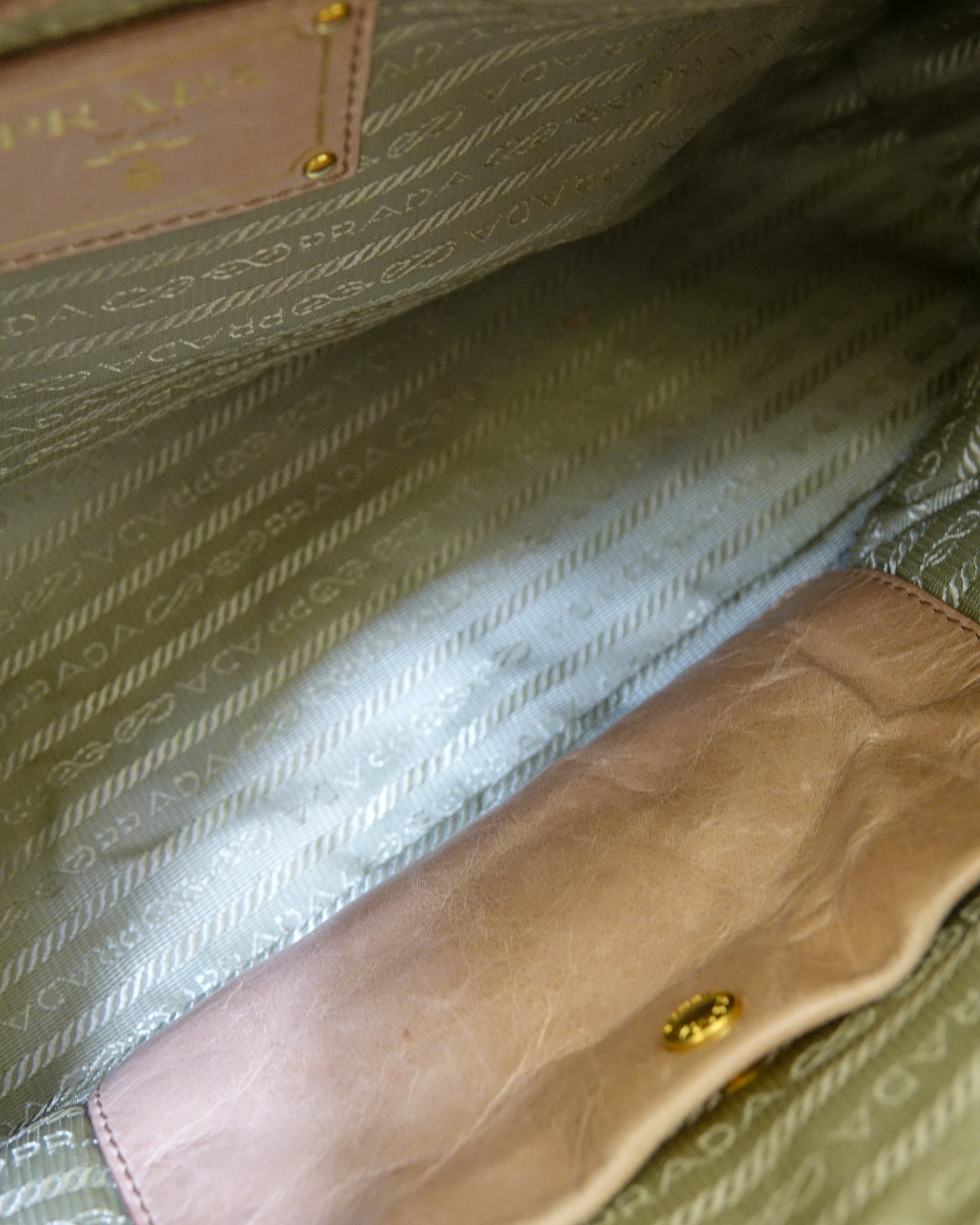 Prada bauletto beige Lola Collective