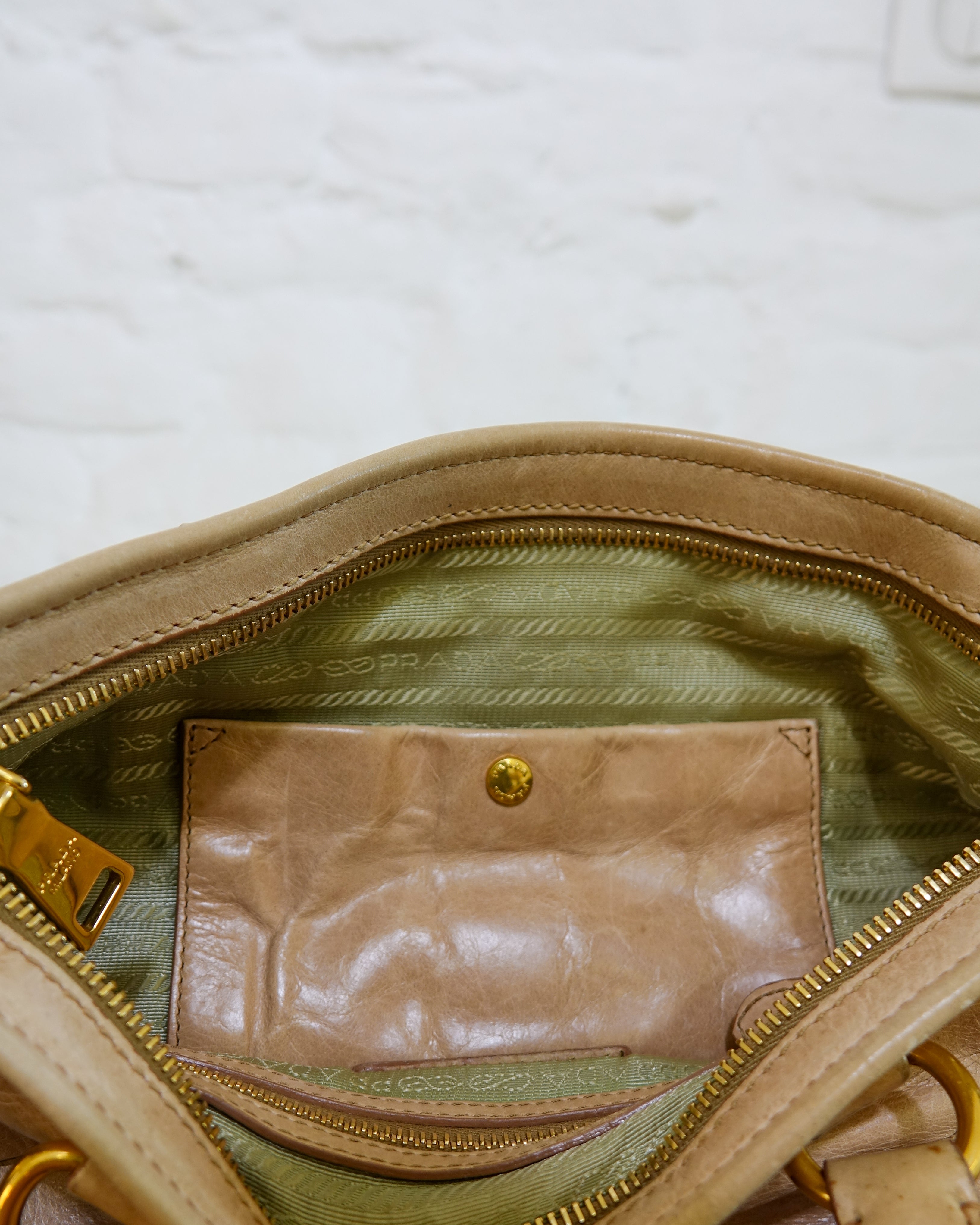 Prada bauletto beige Lola Collective