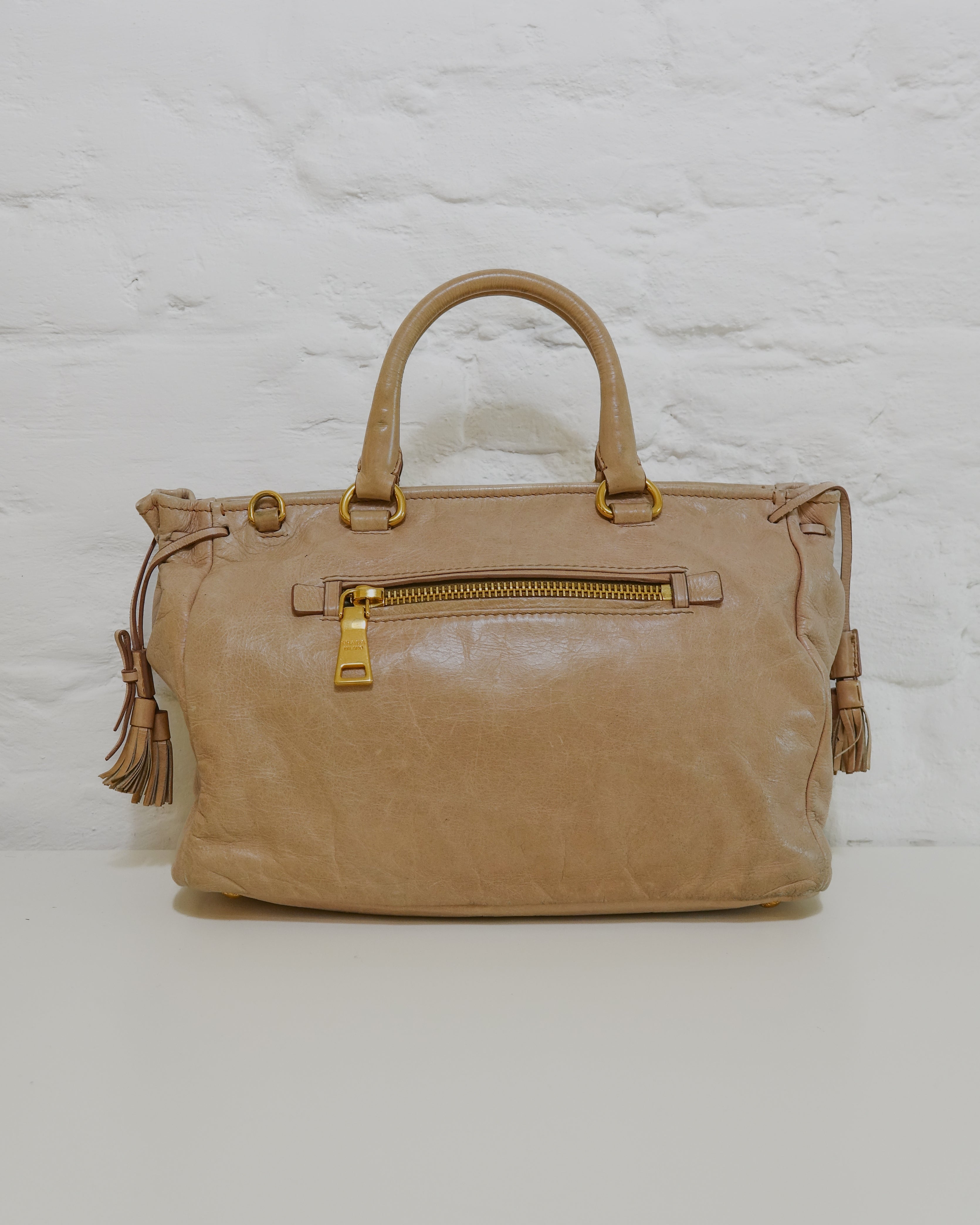 Prada bauletto beige Lola Collective