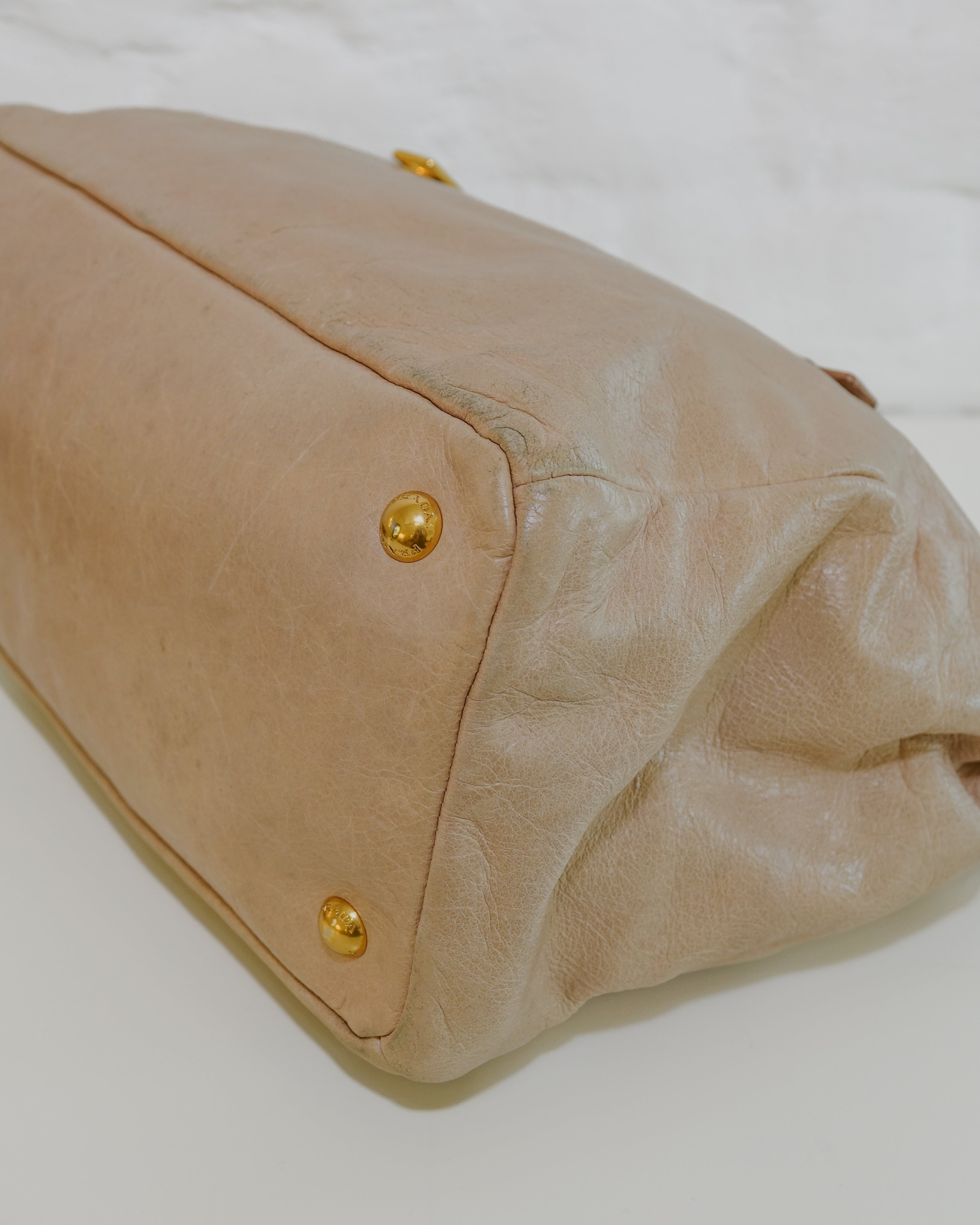 Prada bauletto beige Lola Collective