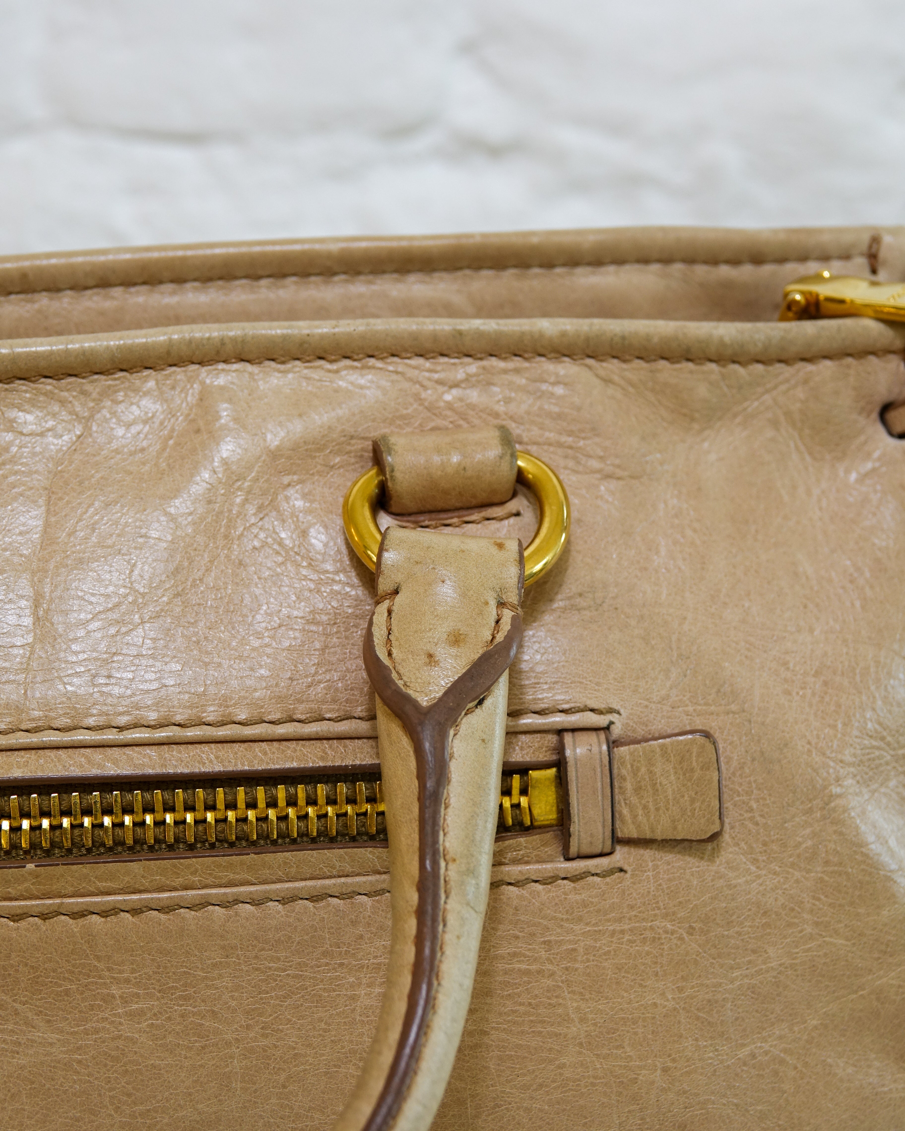 Prada bauletto beige Lola Collective